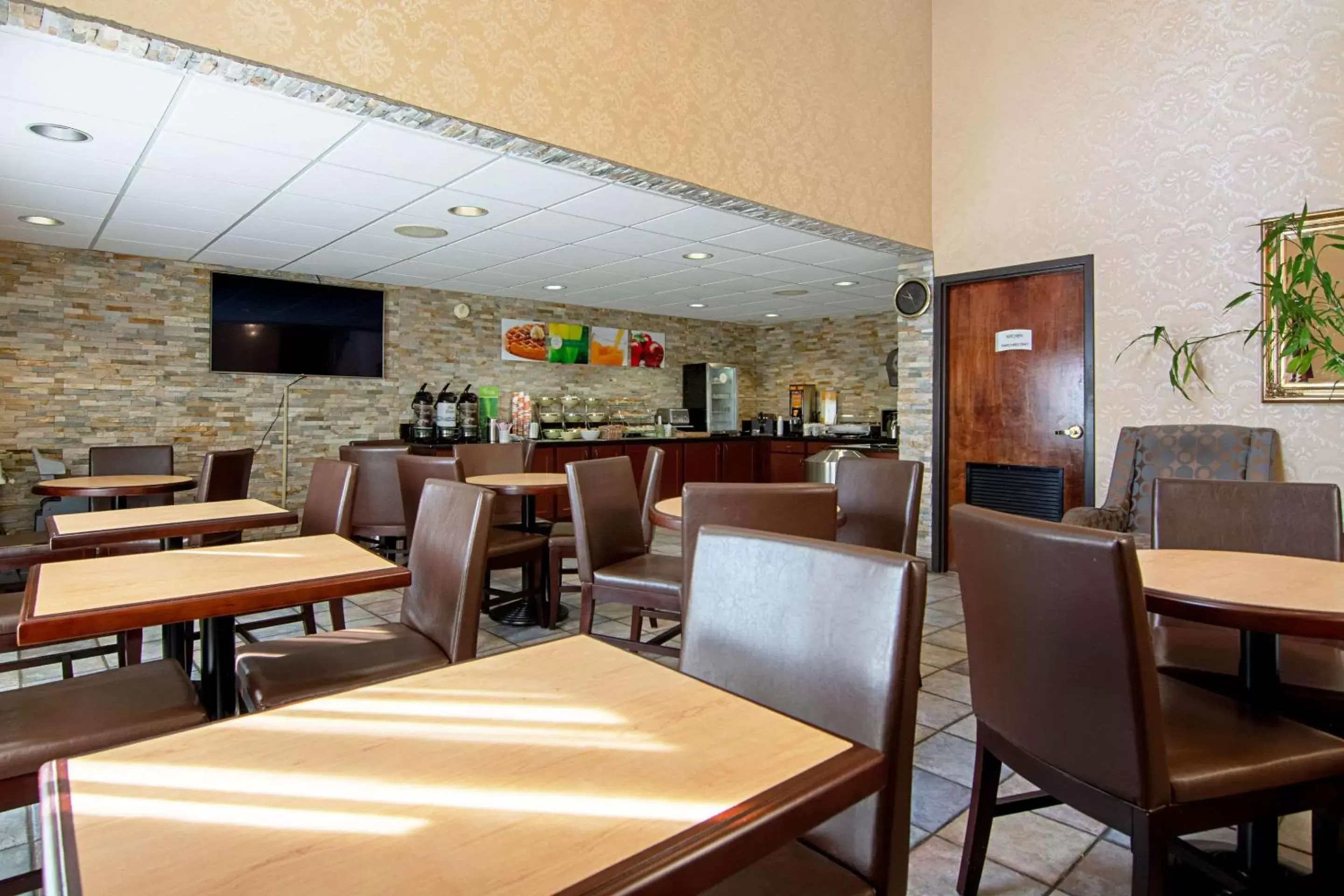 Restaurant/Places to Eat in Quality Inn Richburg