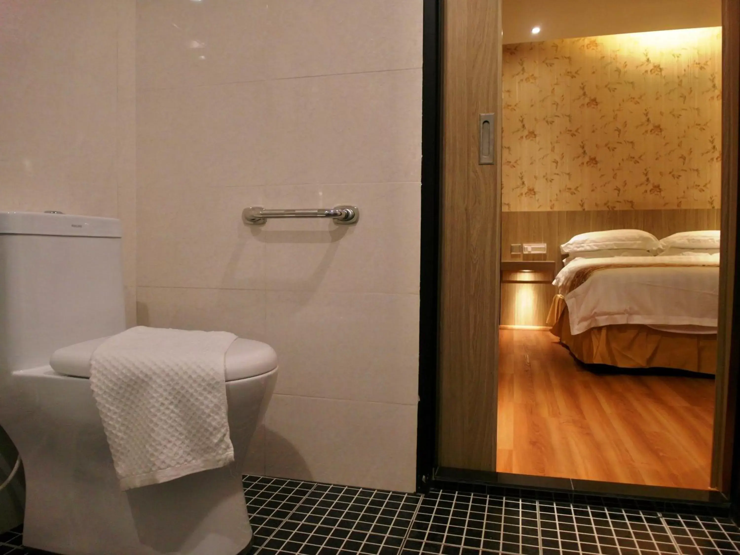 Bedroom, Bathroom in Mandarin Hotel Kota Kinabalu