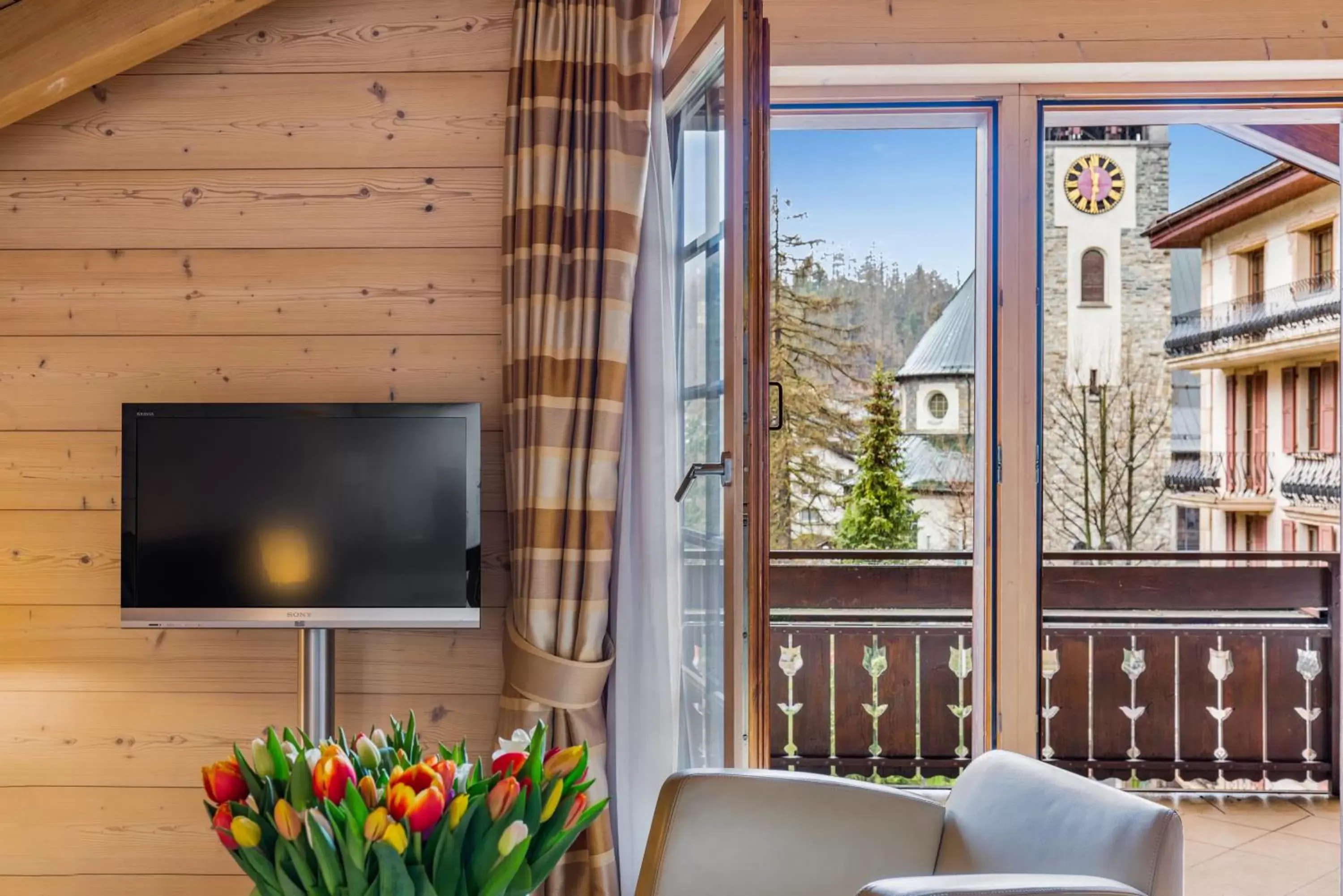 Nearby landmark, TV/Entertainment Center in Grand Hotel Zermatterhof
