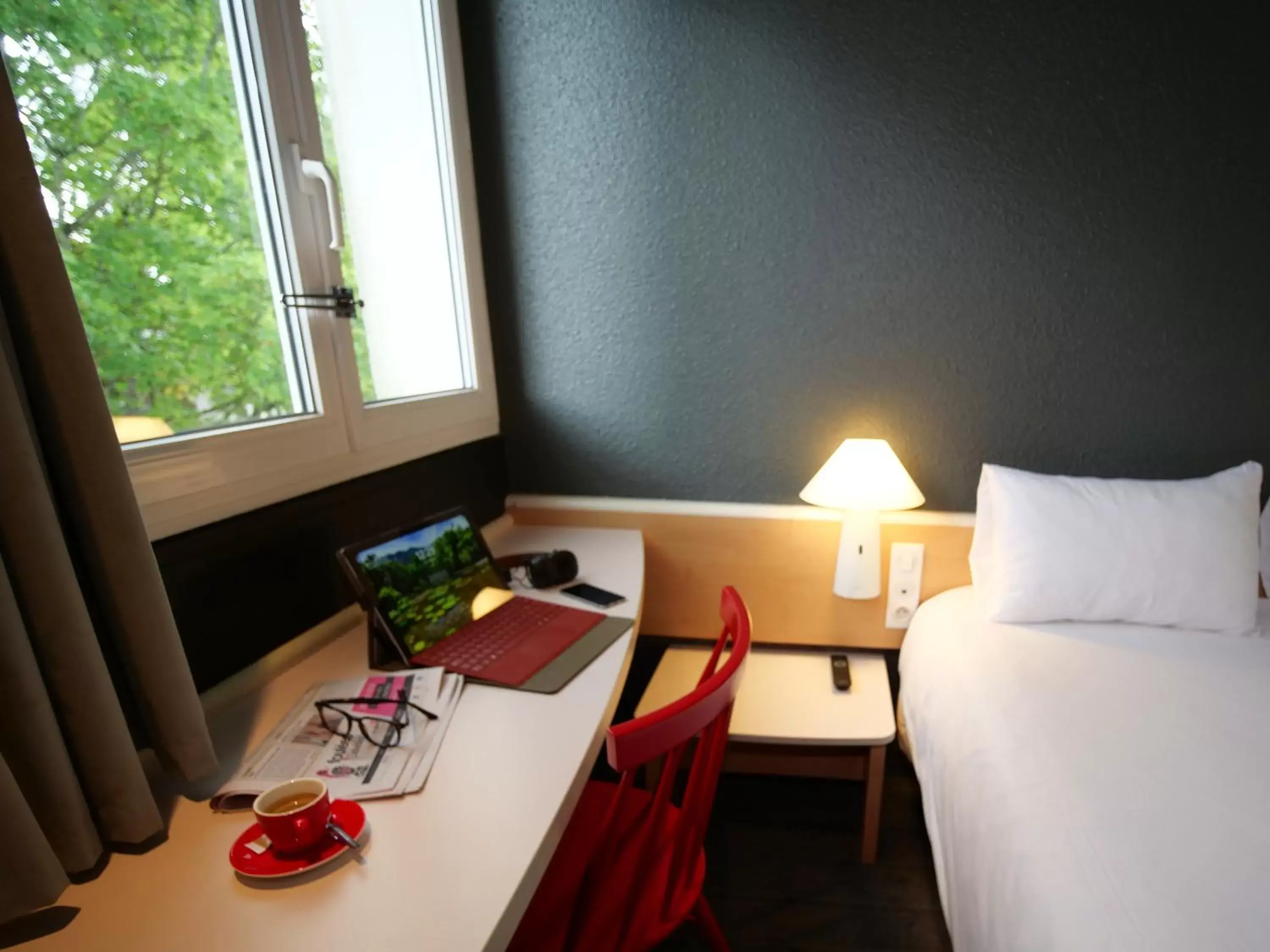 Bedroom in ibis Chartres Ouest Luce