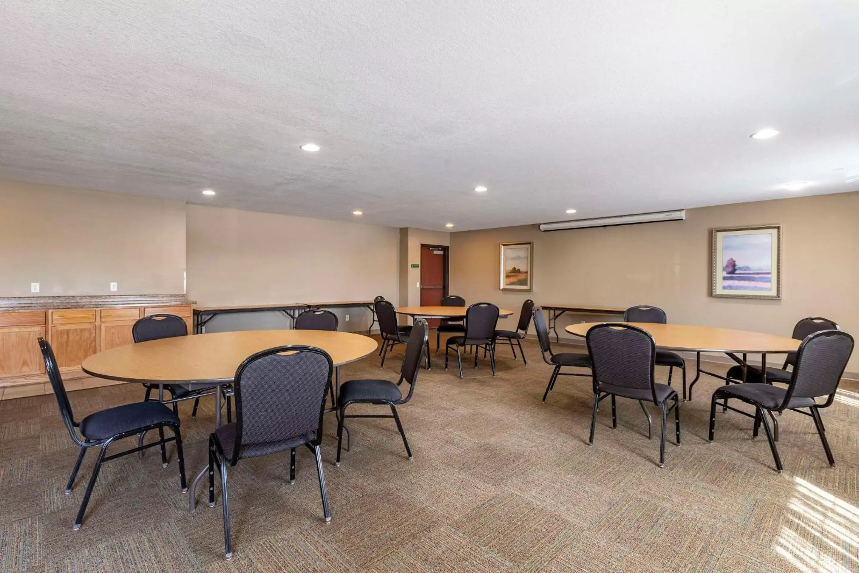 Meeting/conference room in Sleep Inn & Suites Pleasant Hill - Des Moines