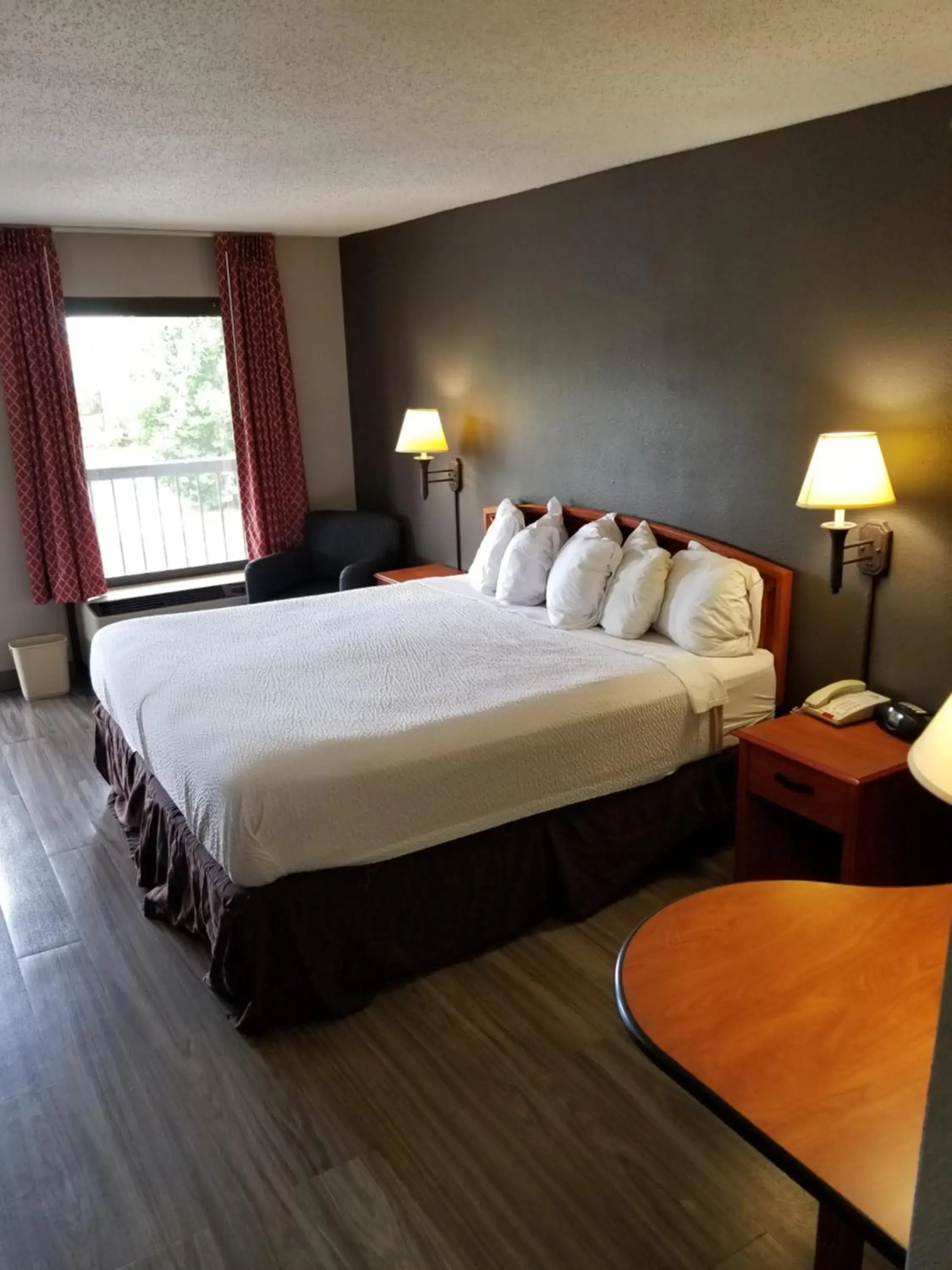 Queen Room - Accessible/Smoking in Days Inn by Wyndham Wilson Queen Room - Accessible/Smoking in Days Inn by Wyndham Wilson