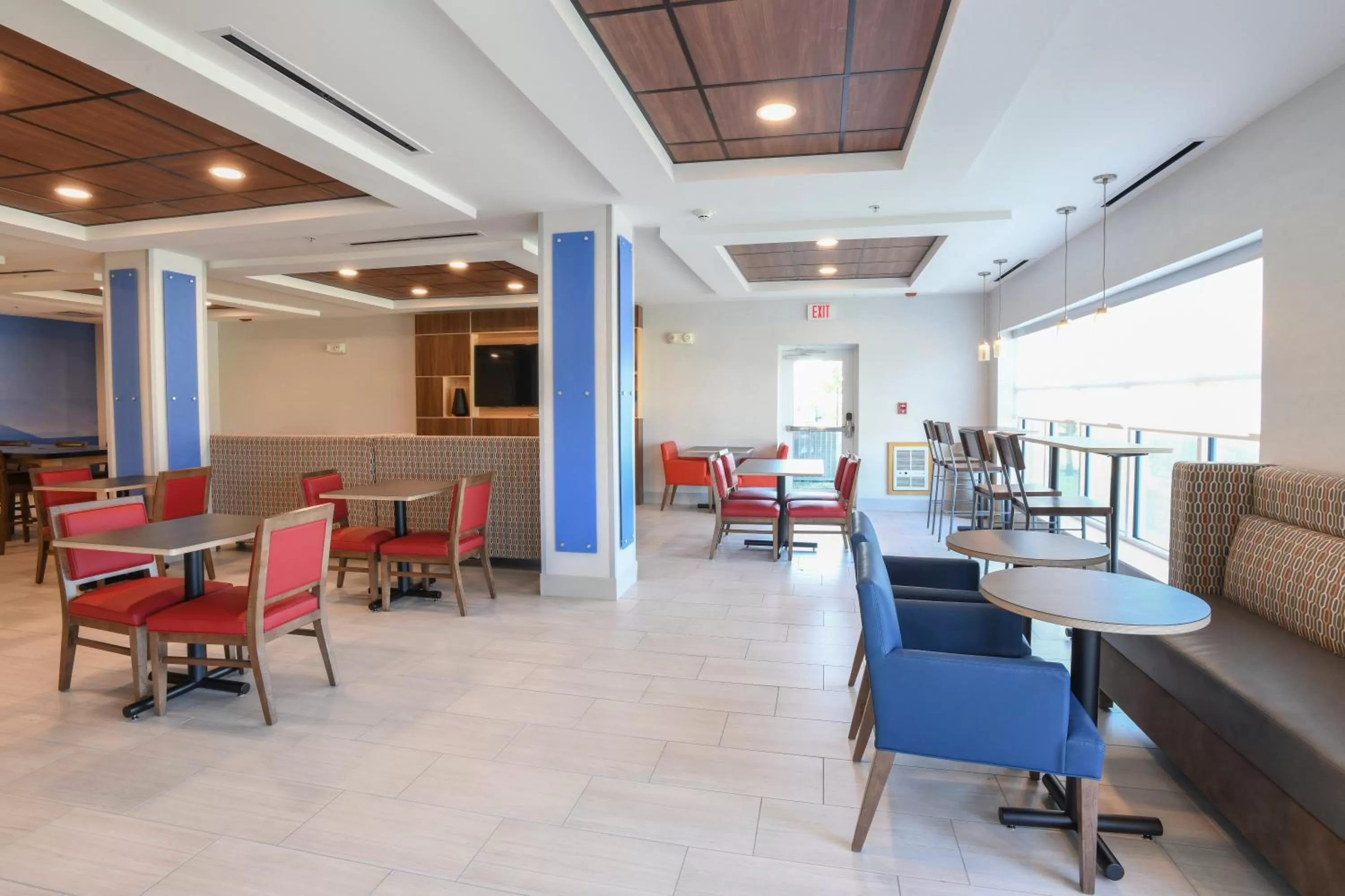 Breakfast in Holiday Inn Express Hotel & Suites Richwood - Cincinnati South by IHG