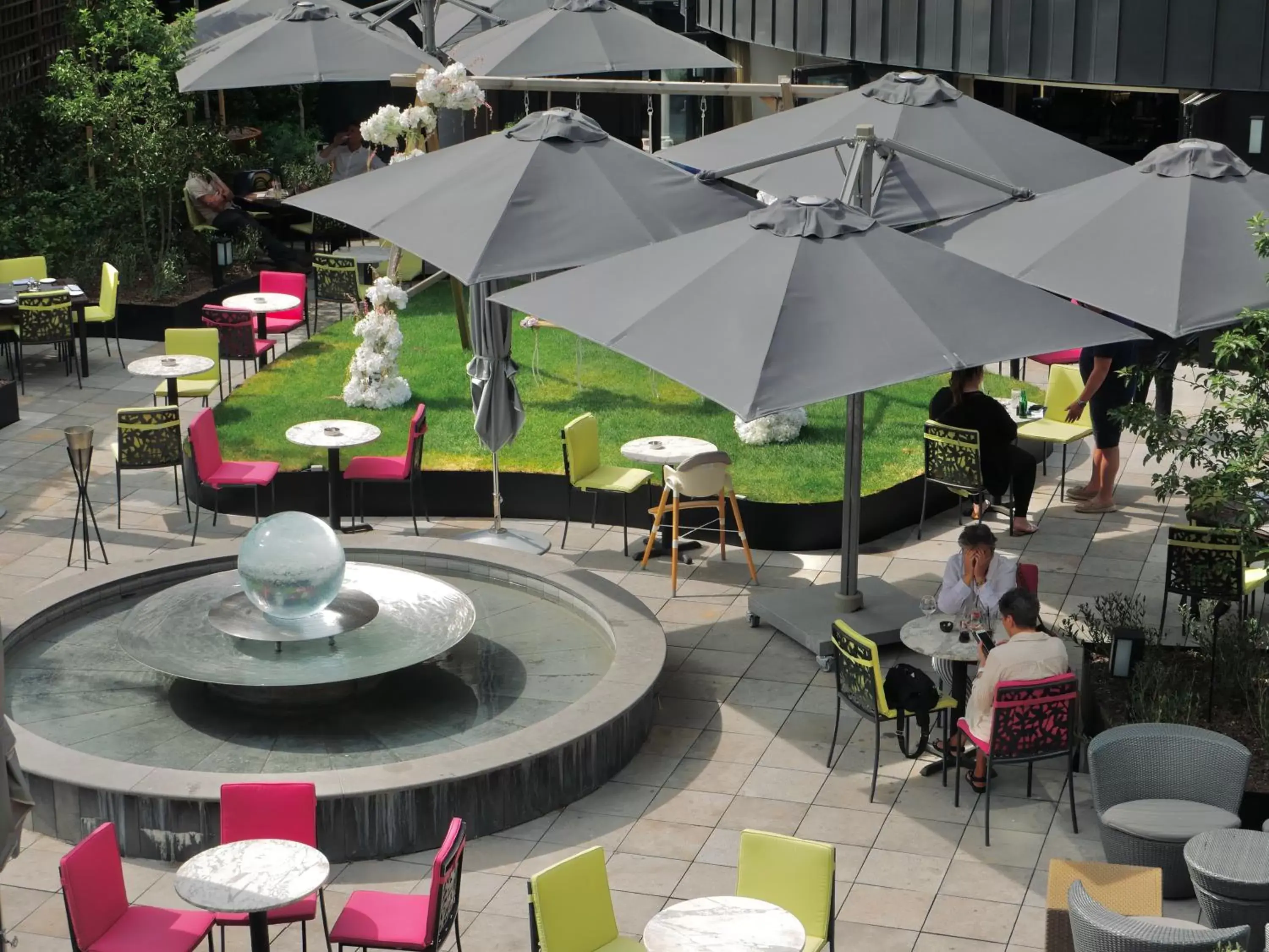 Garden, Restaurant/Places to Eat in Le Louise Hotel Brussels - MGallery