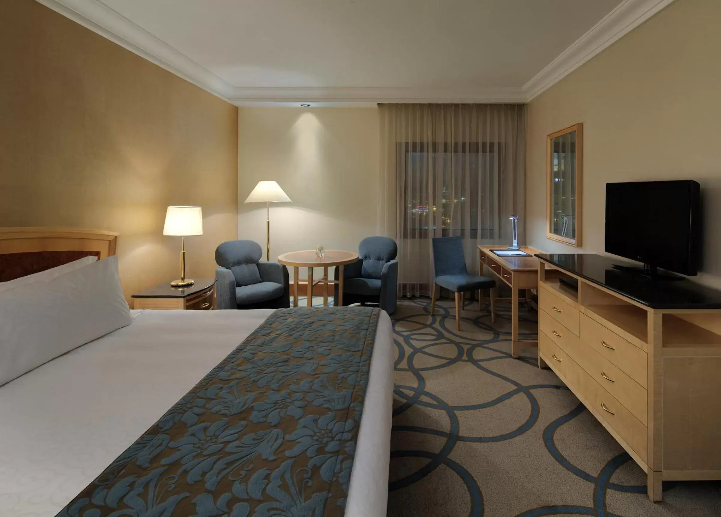 Photo of the whole room, TV/Entertainment Center in InterContinental Regency Bahrain, an IHG Hotel