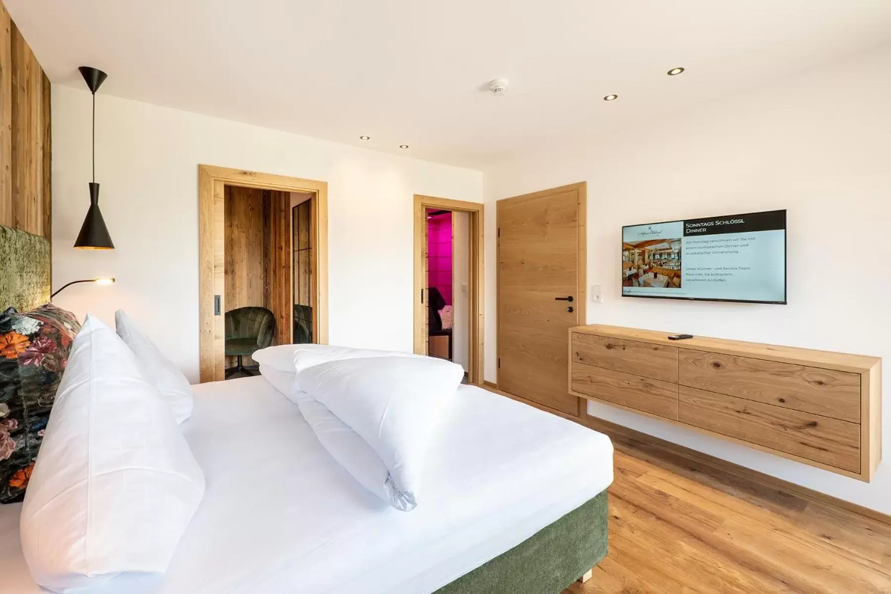 Bed in Hotel AlpenSchlössl