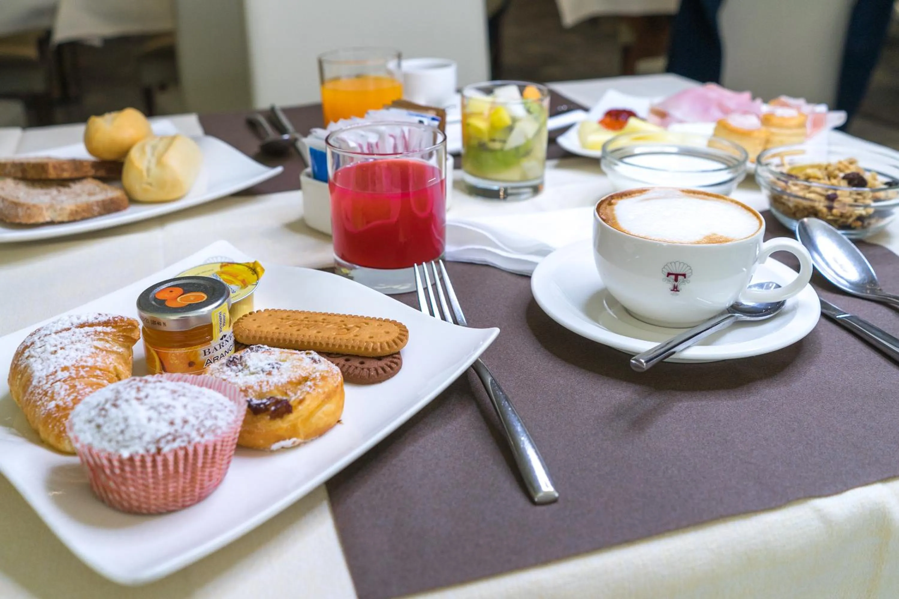 Buffet breakfast in Hotel Villa Tirreno