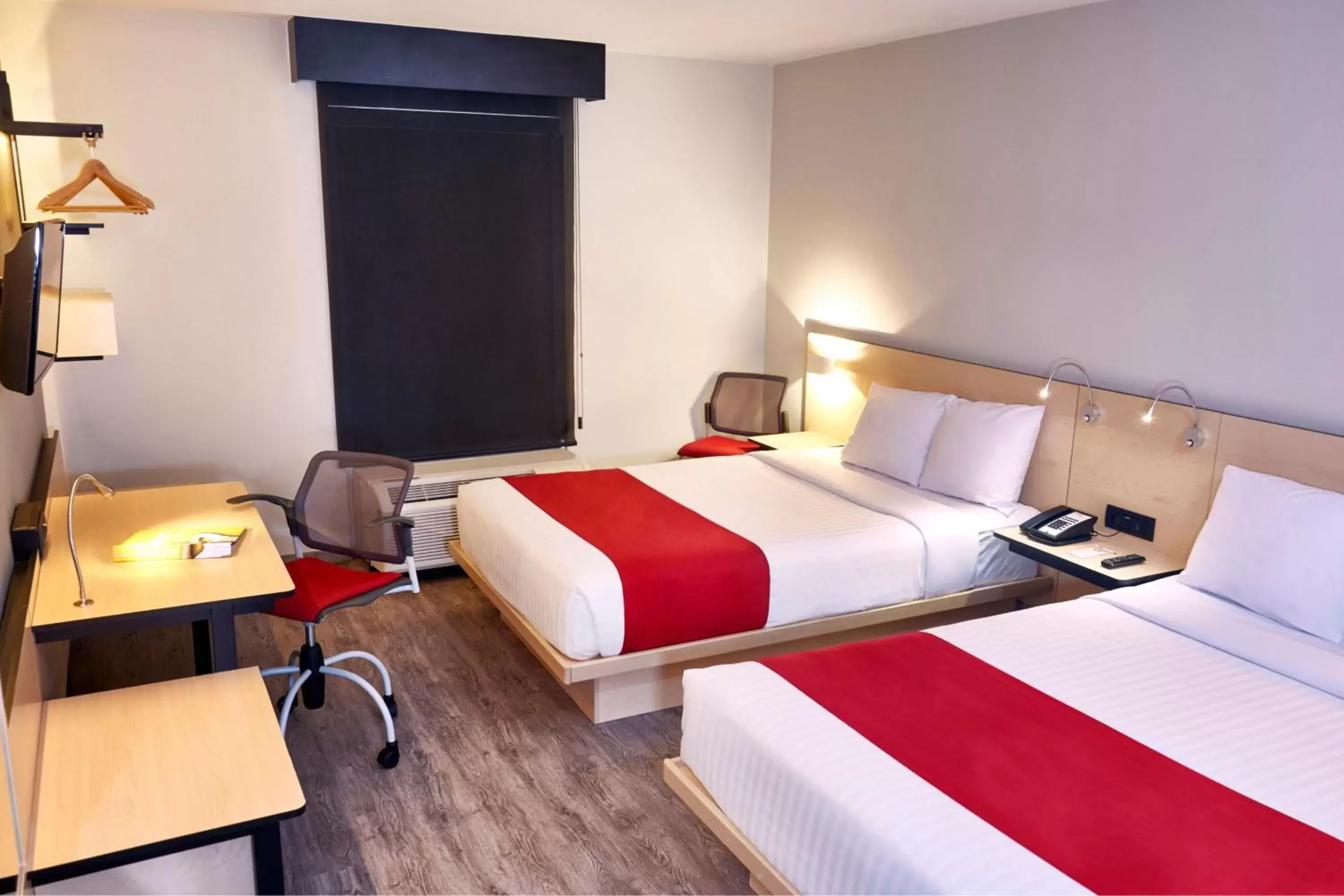 Photo of the whole room, Bed in City Express by Marriott Leon