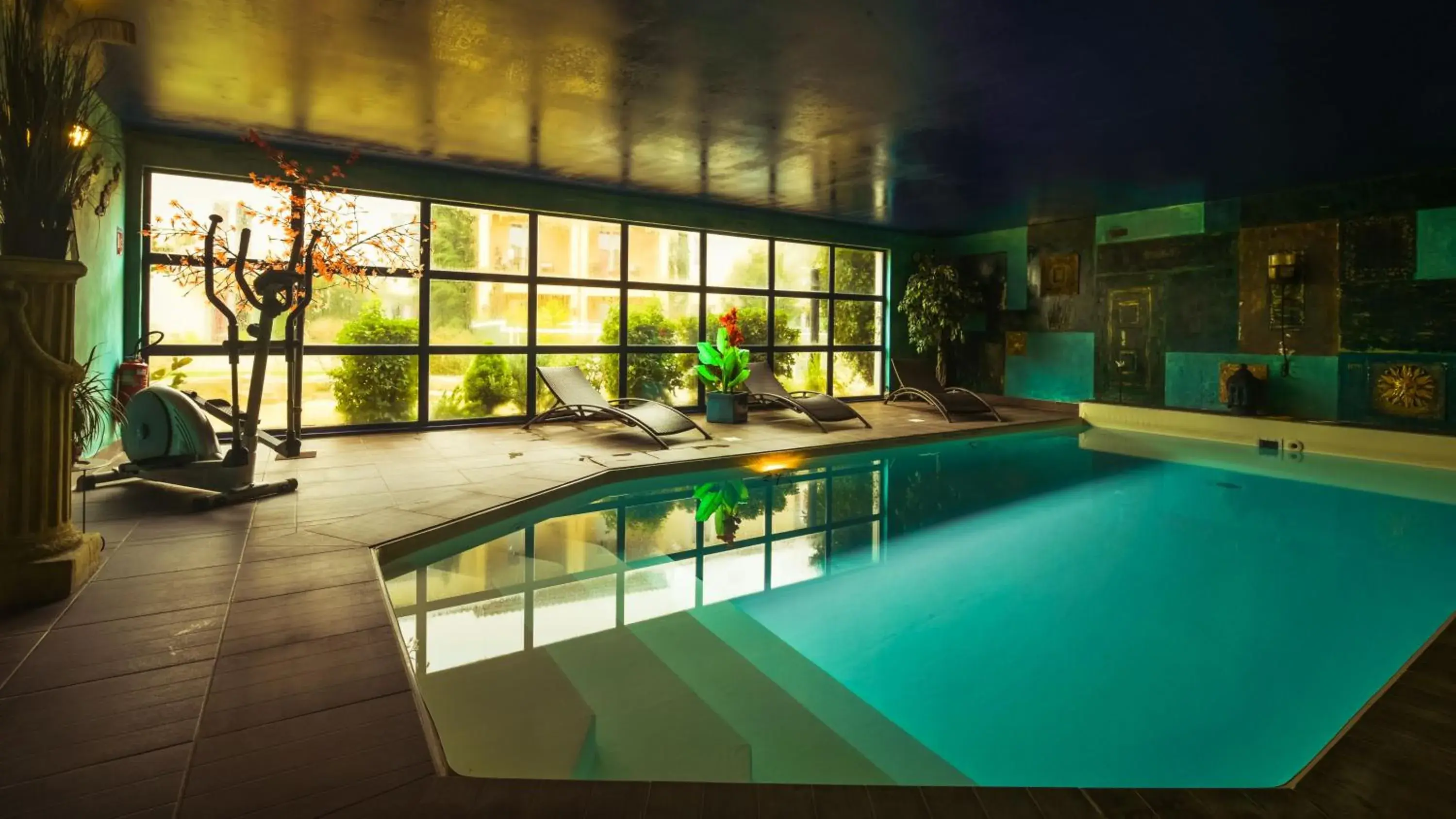 Swimming Pool in Hotel Le Village Provencal