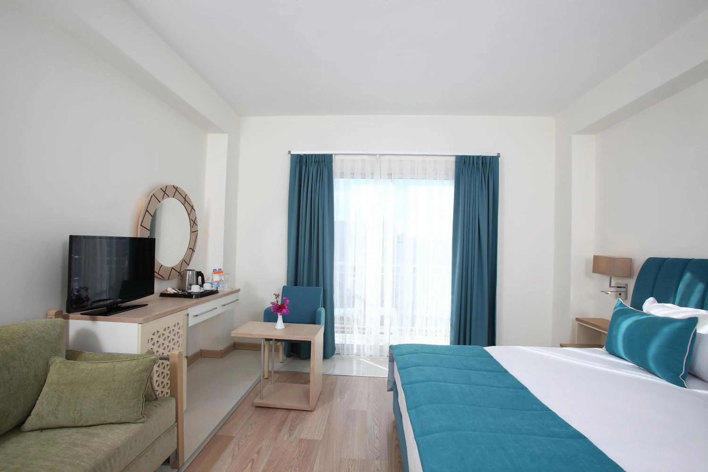 Bedroom, Bed in Mandarin Resort & Spa