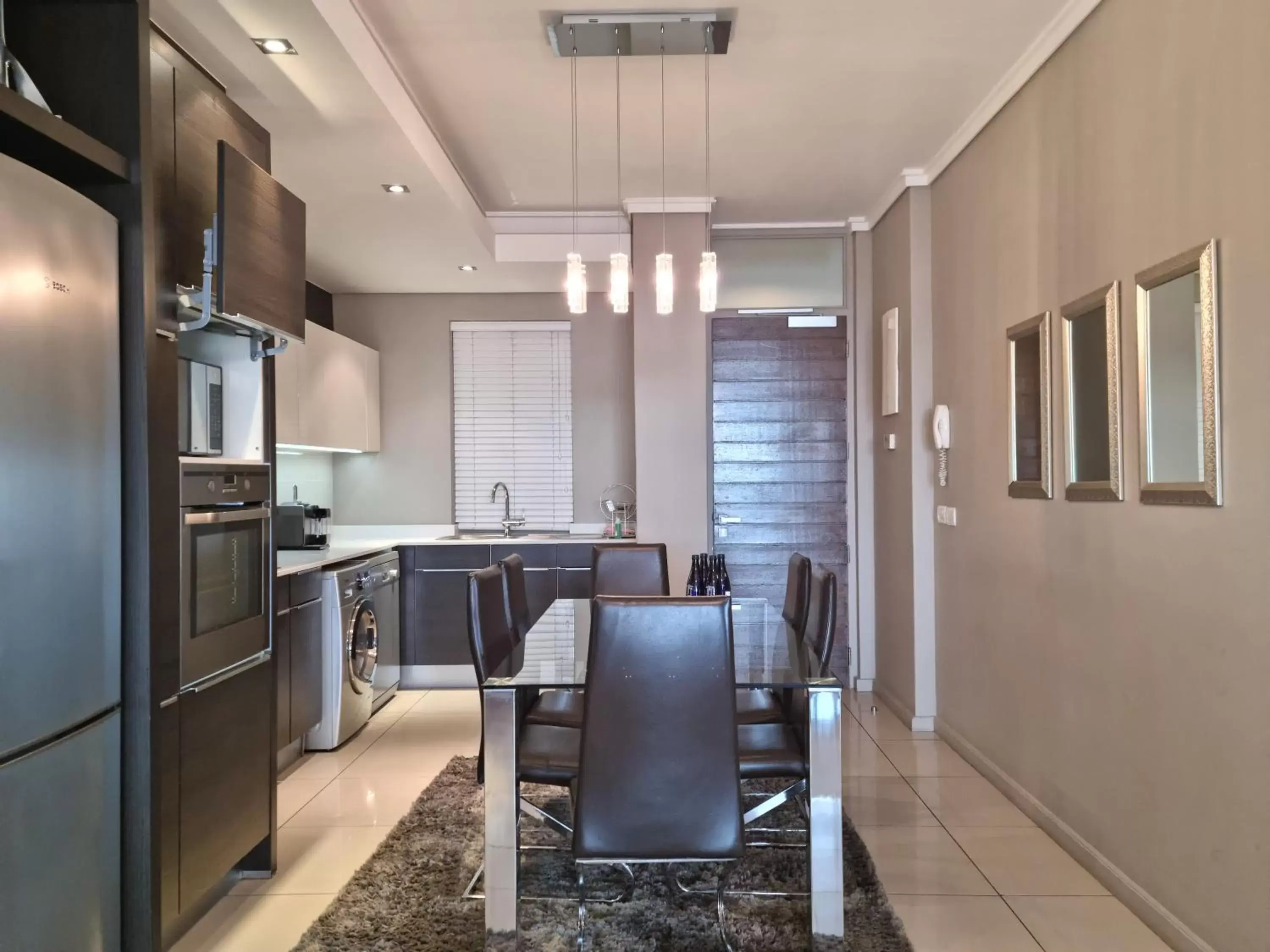 Dining area, Kitchen/Kitchenette in The Residences at Crystal Towers