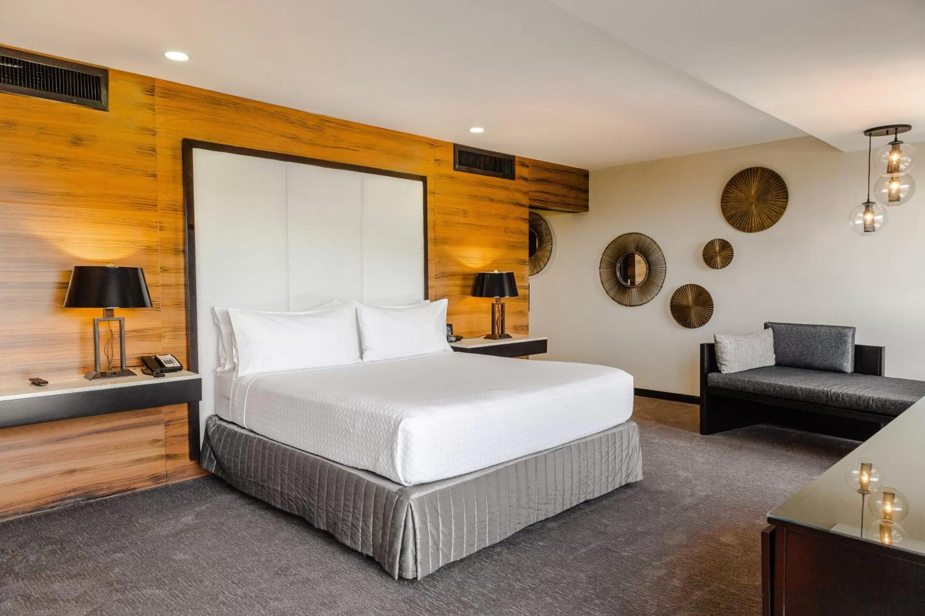 Photo of the whole room, Bed in Crowne Plaza San Salvador, an IHG Hotel