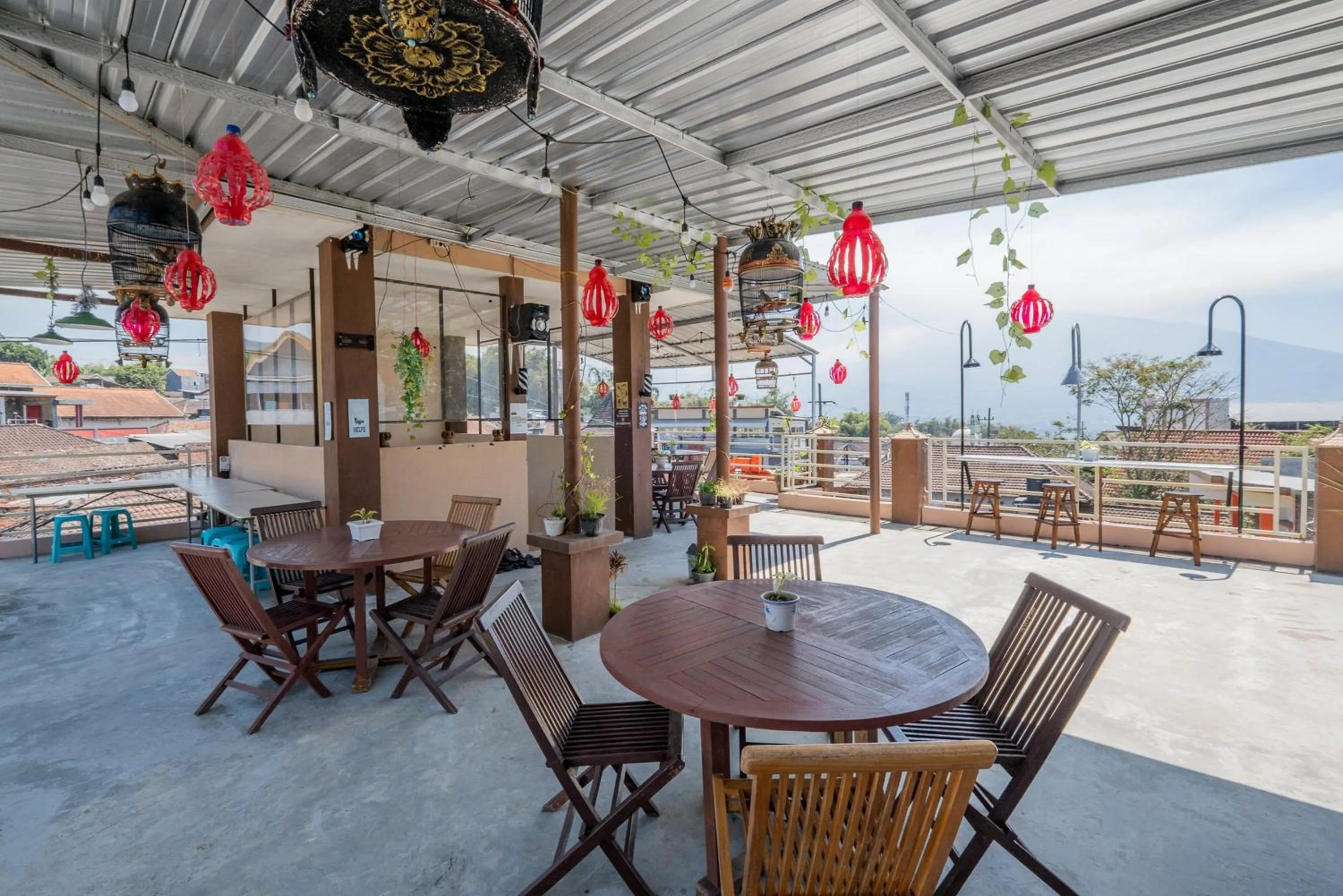 Restaurant/places to eat in RedDoorz Syariah near Batu Night Spectacular