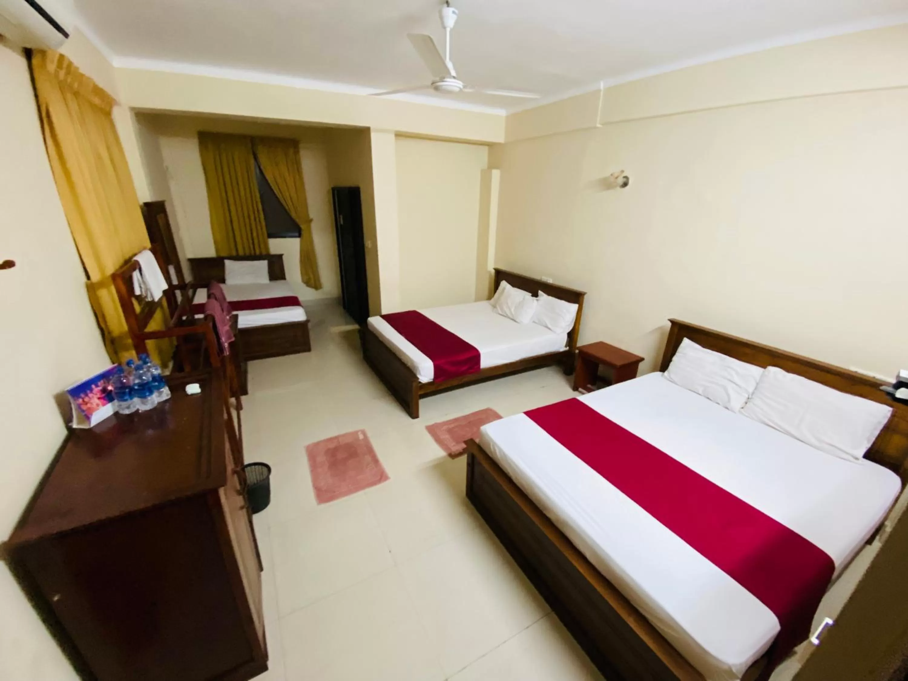 Bed in Yal's Town Inn