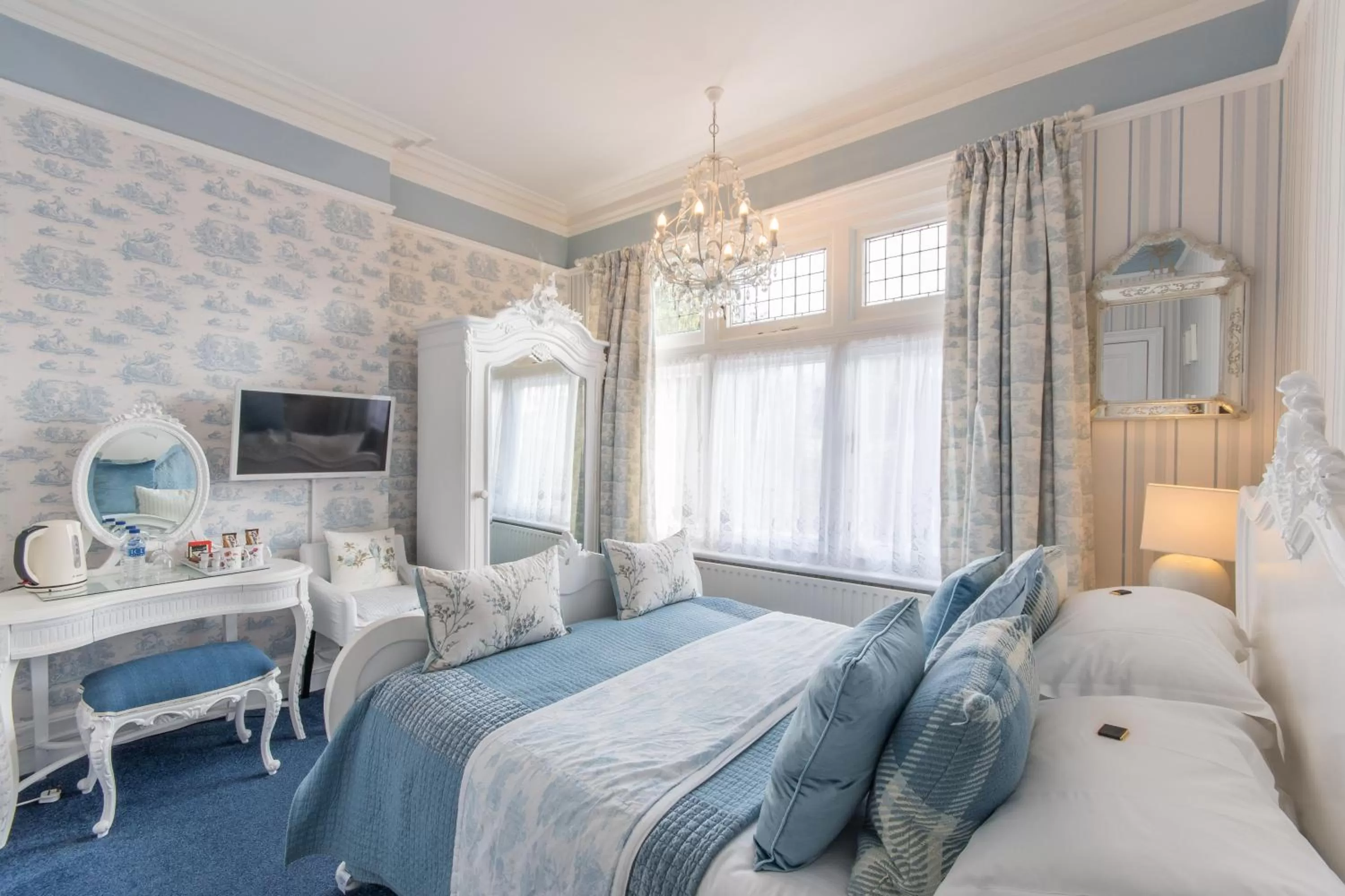 Bed in Grovefield Manor