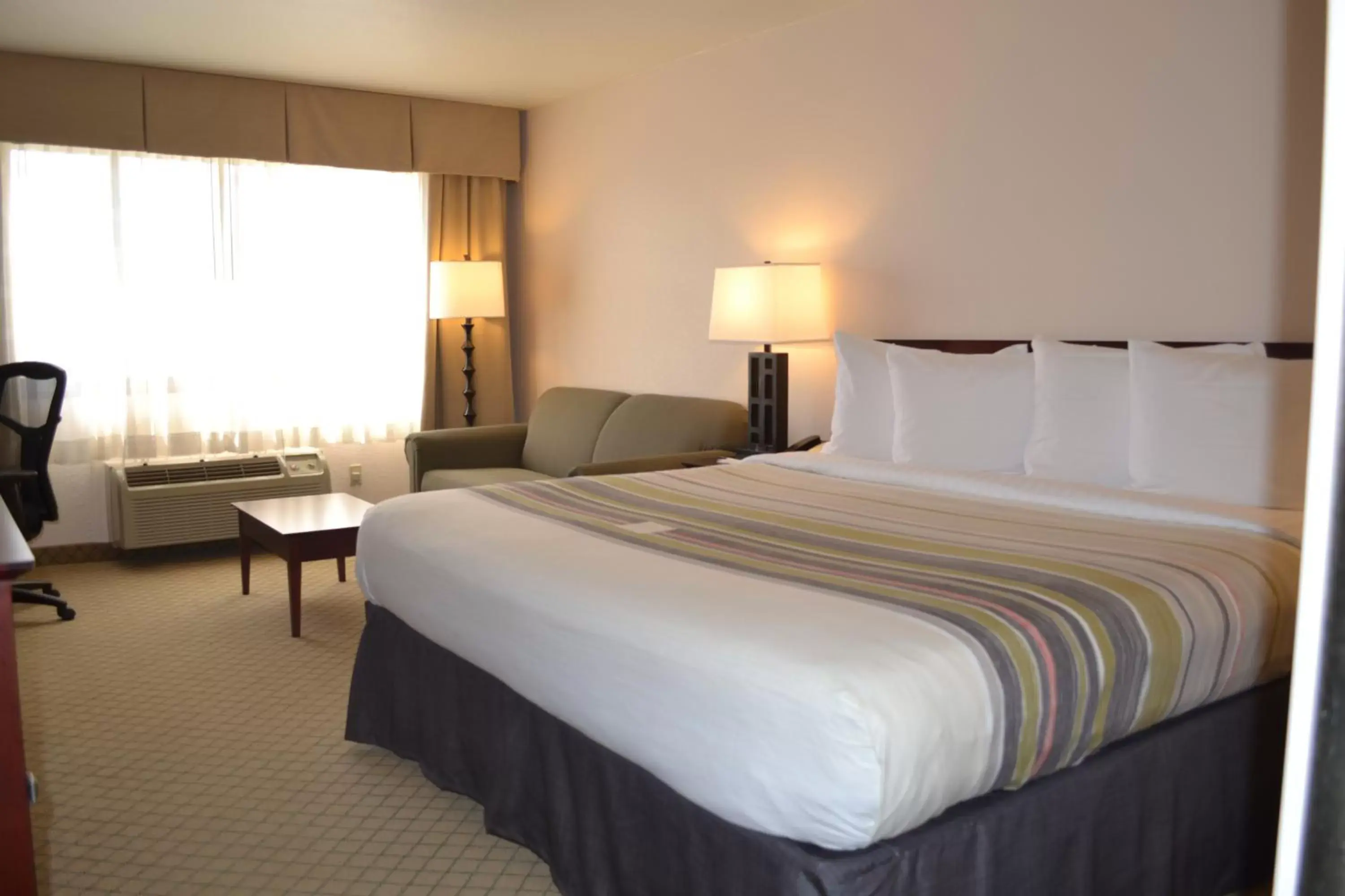 Bedroom, Bed in Country Inn & Suites by Radisson, Abingdon, VA