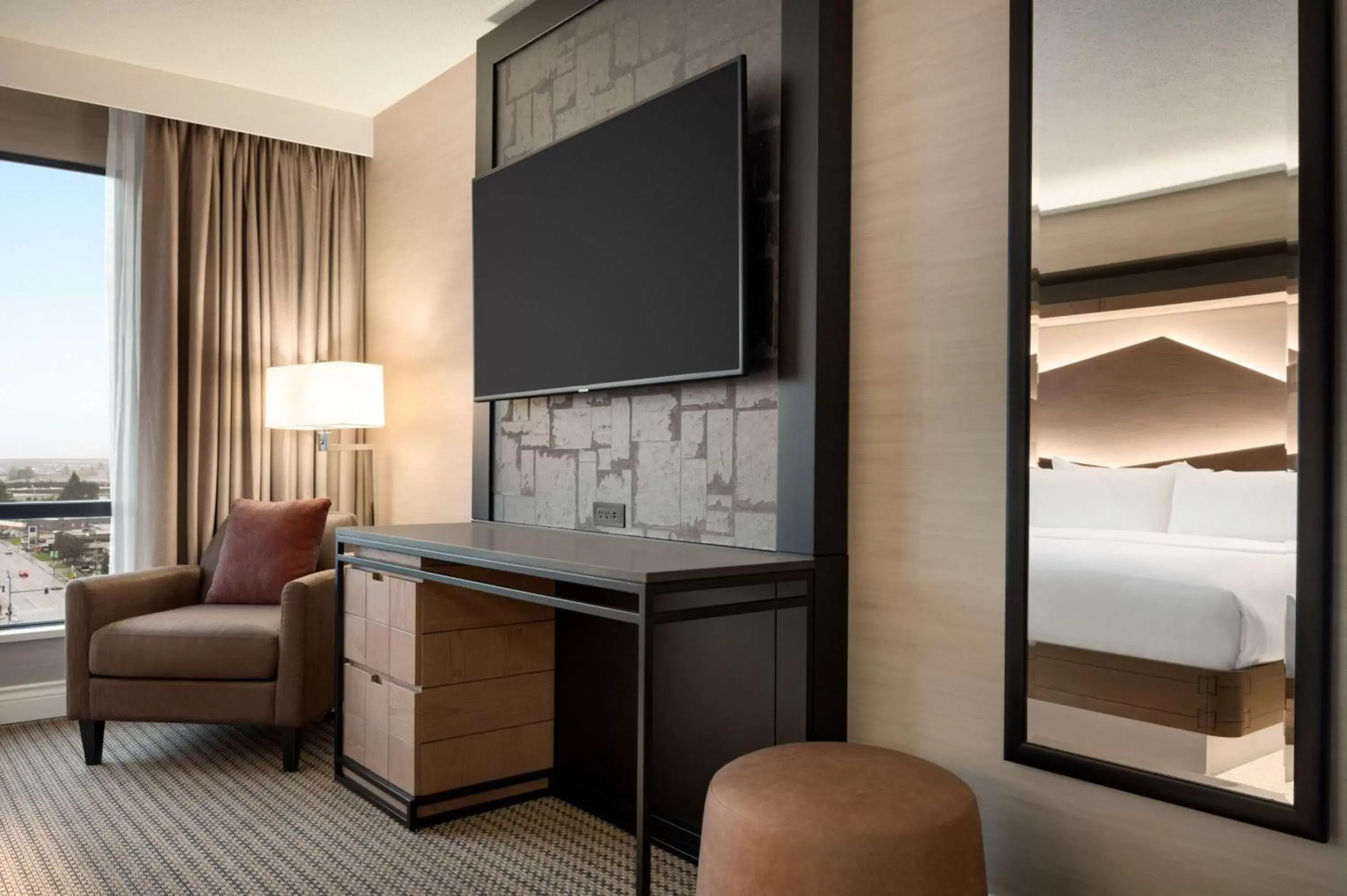 Bedroom, TV/Entertainment Center in Hilton Vancouver Airport