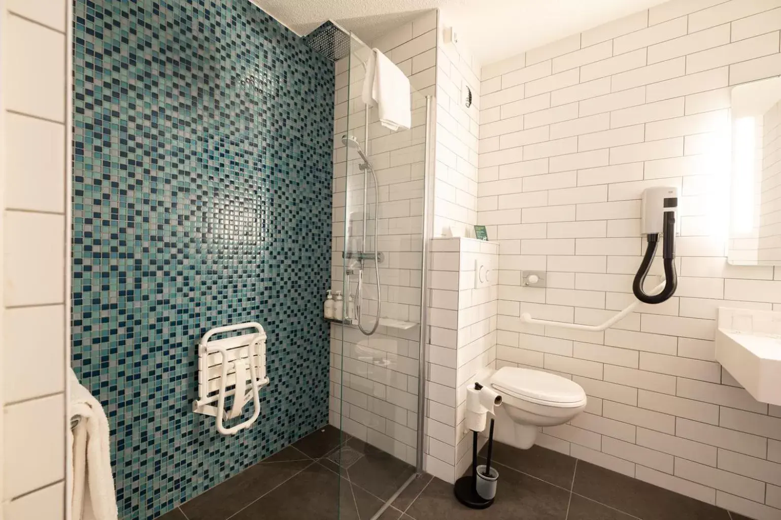 Shower, Bathroom in Holiday Inn Calais-Centre, an IHG Hotel