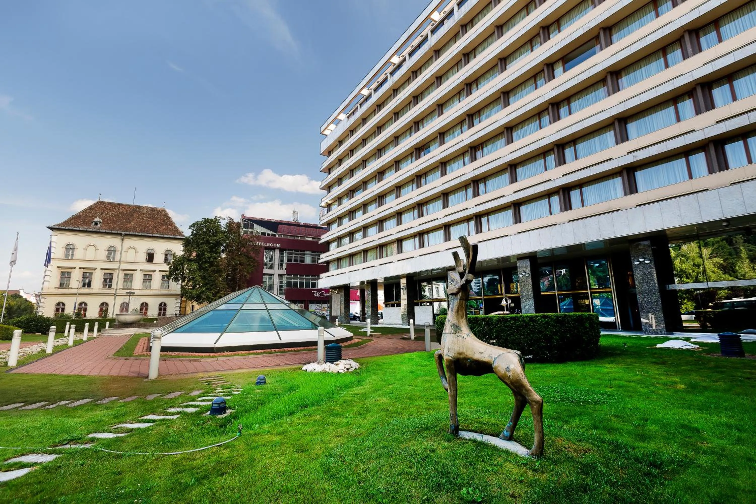 Facade/entrance in Hotel Aro Palace