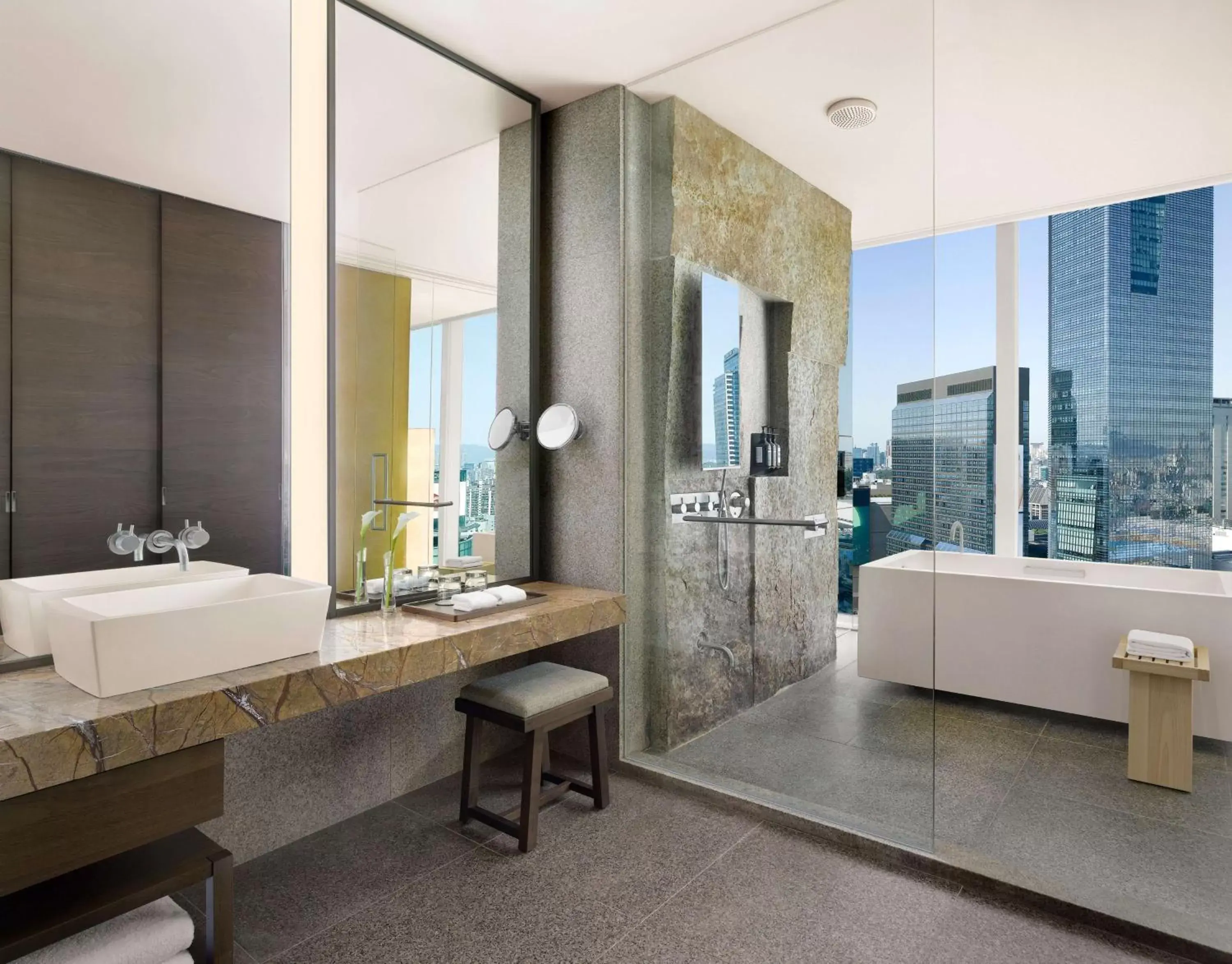 Photo of the whole room, Bathroom in Park Hyatt Seoul