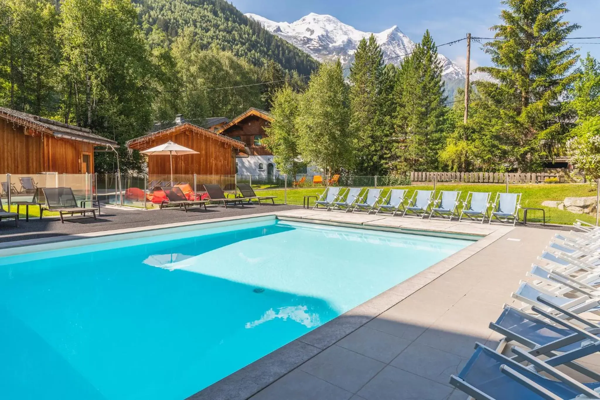 Swimming Pool in Hôtel Le Refuge des Aiglons