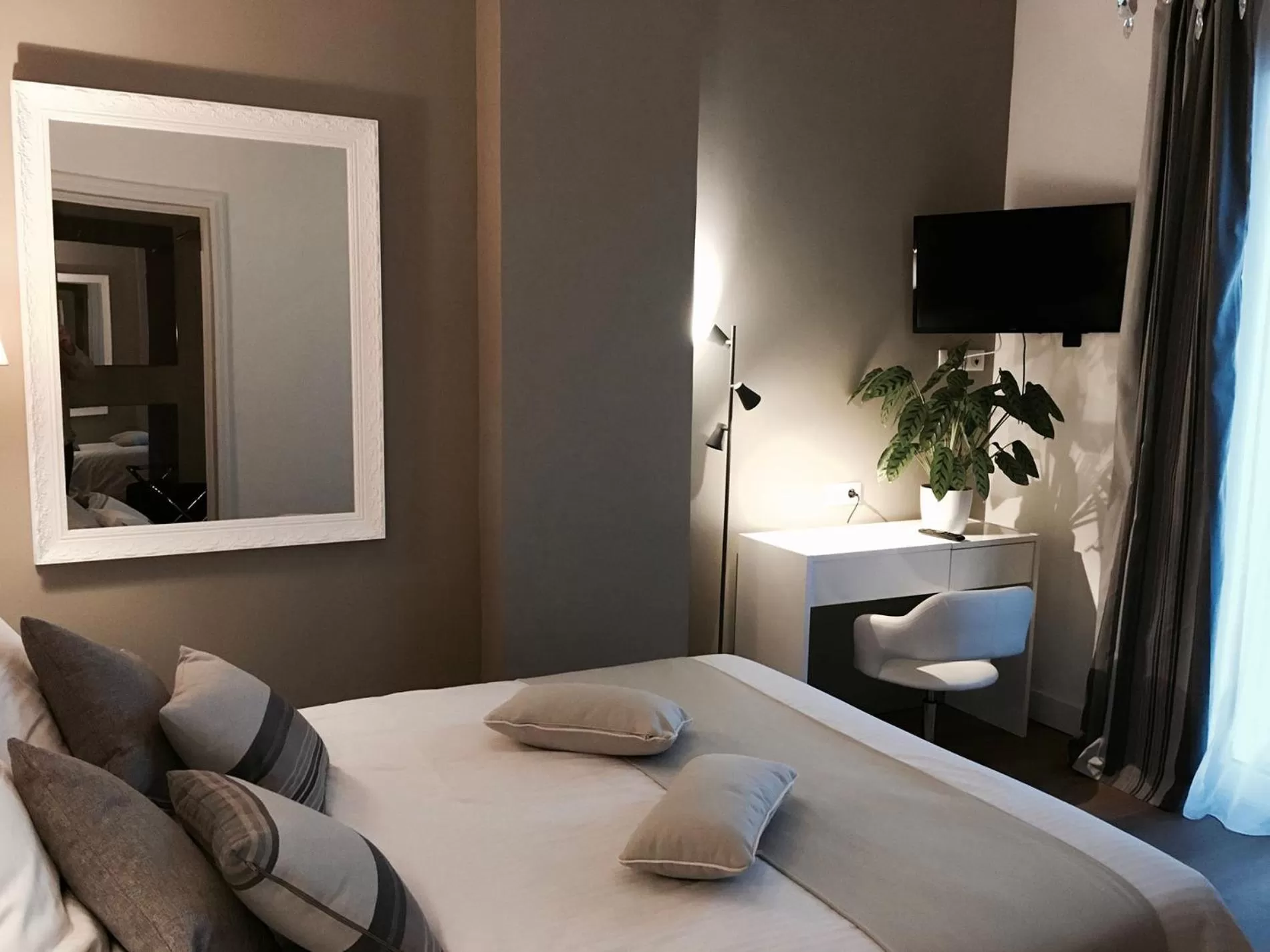 Bed in La Domitia - Maison d'hôtes, massages & bien-être