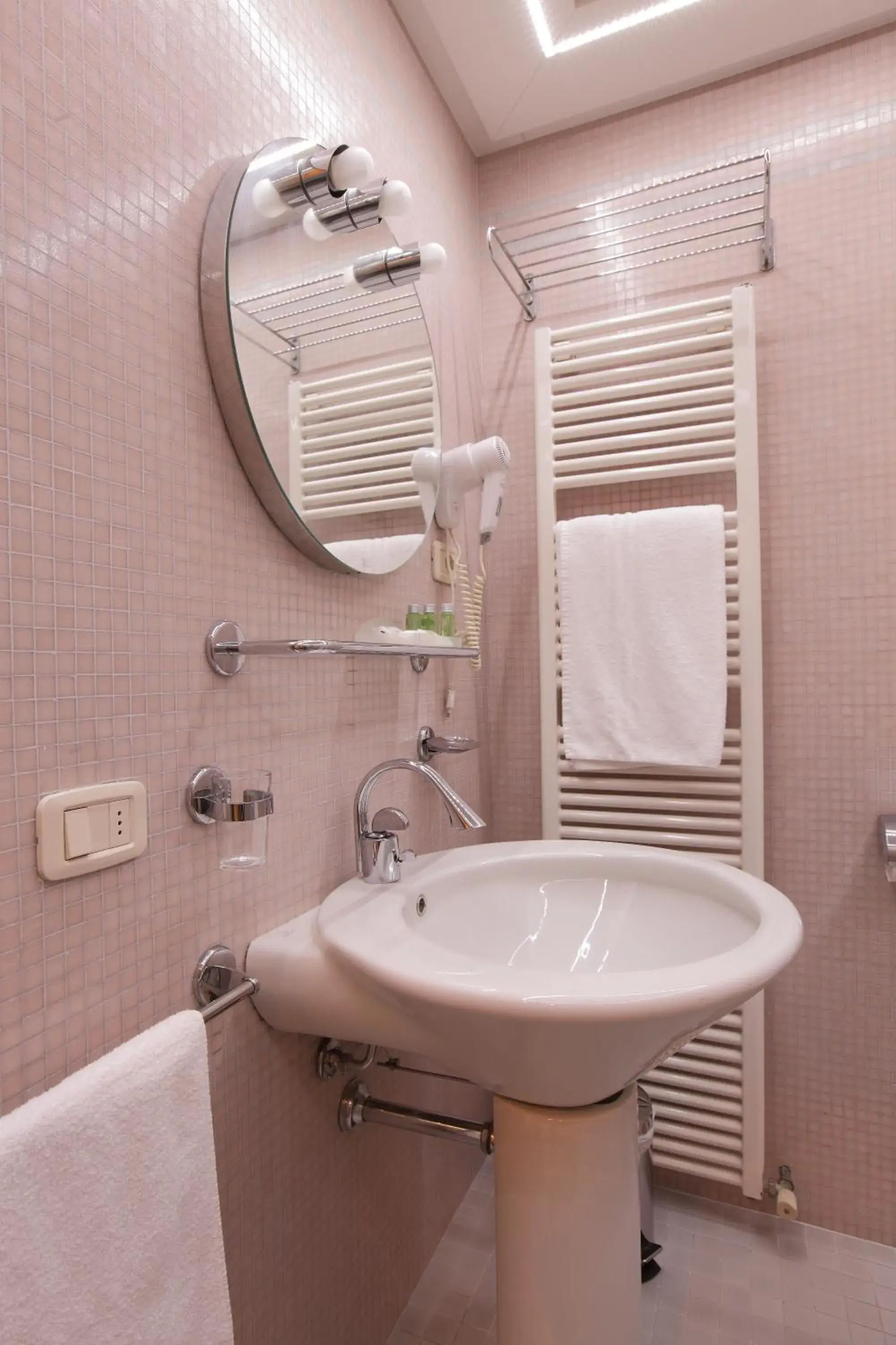 Shower, Bathroom in Hotel San Marco