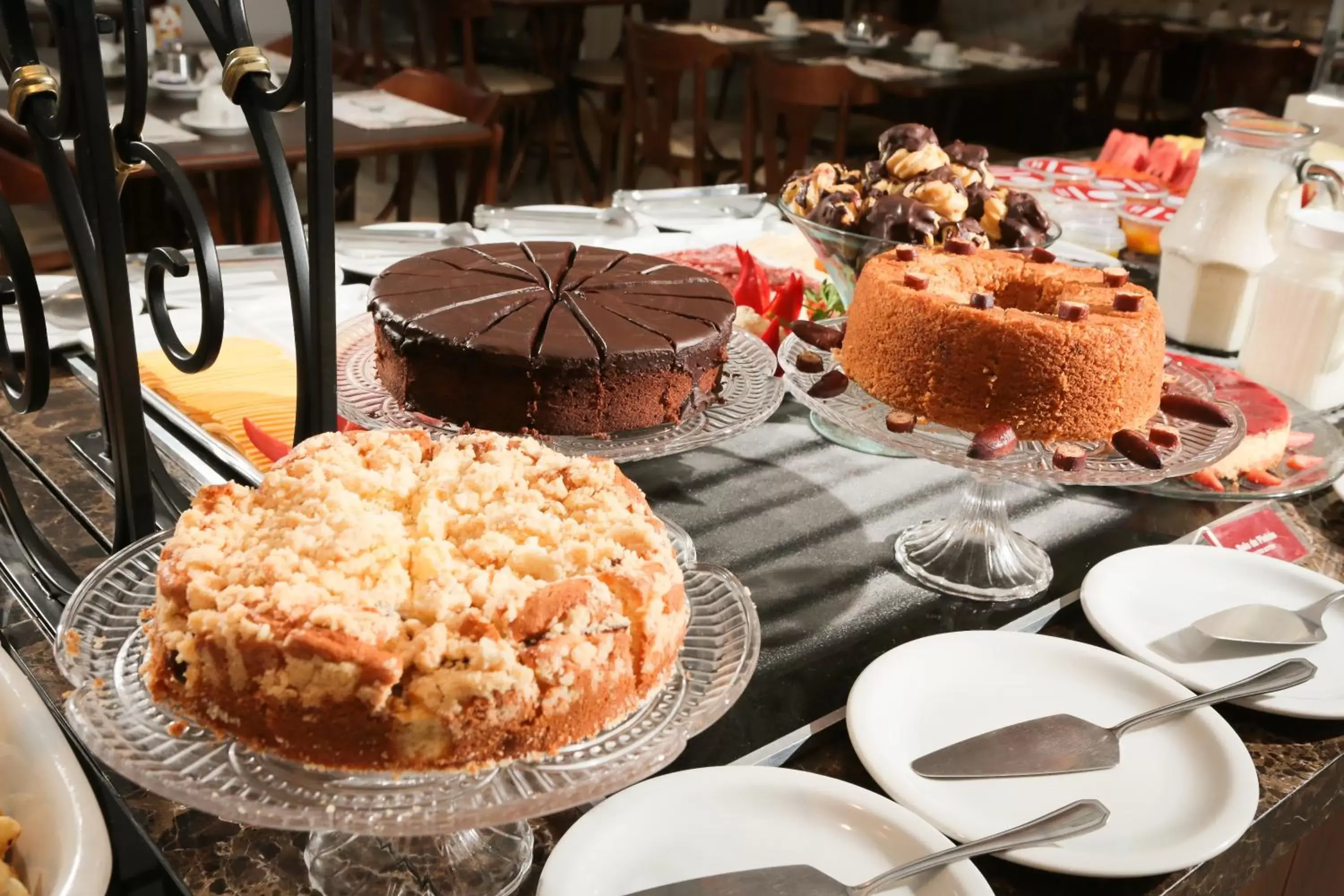 Buffet breakfast, Food in Lizon Curitiba Hotel