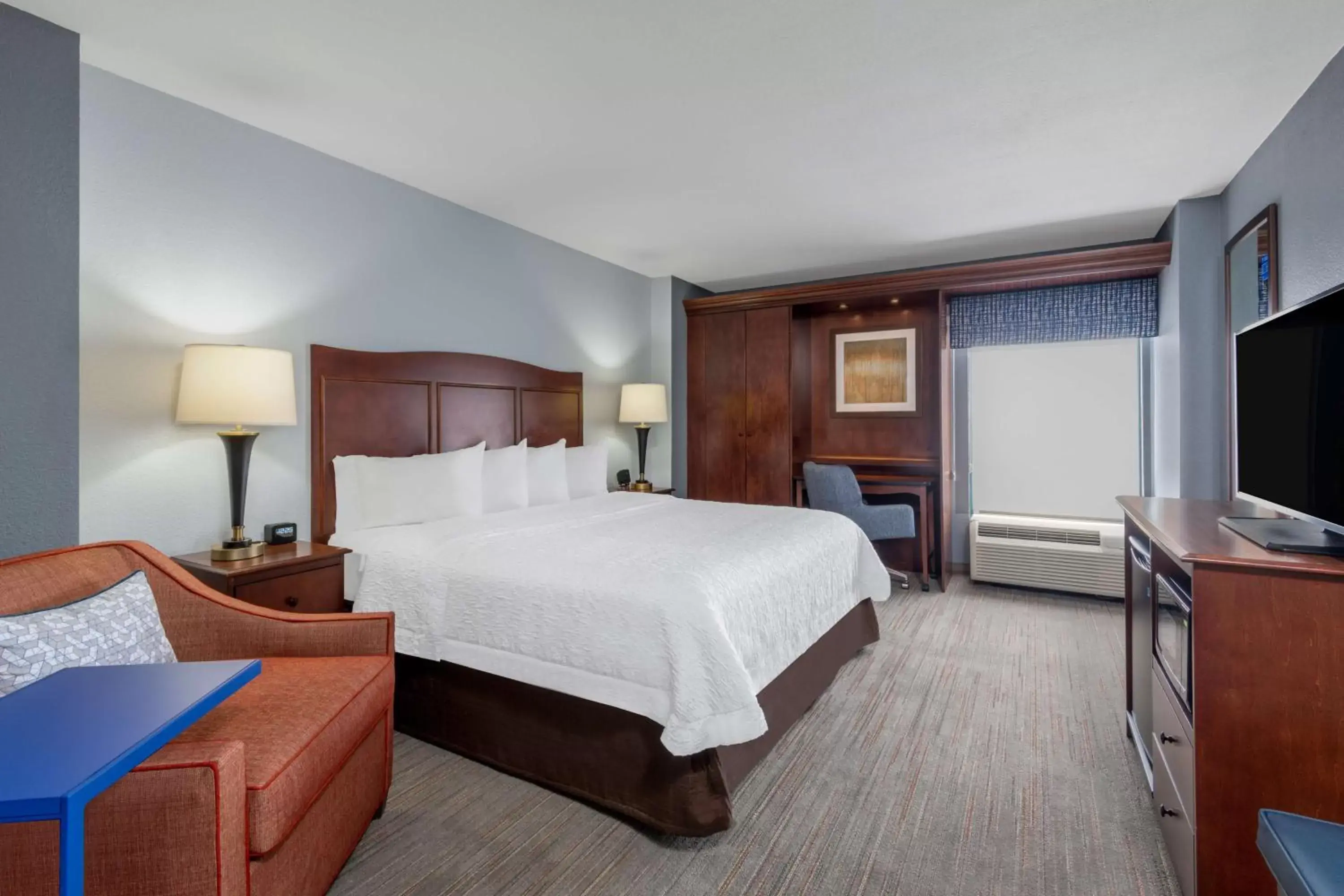 Bedroom, Bed in Hampton Inn Denver-International Airport