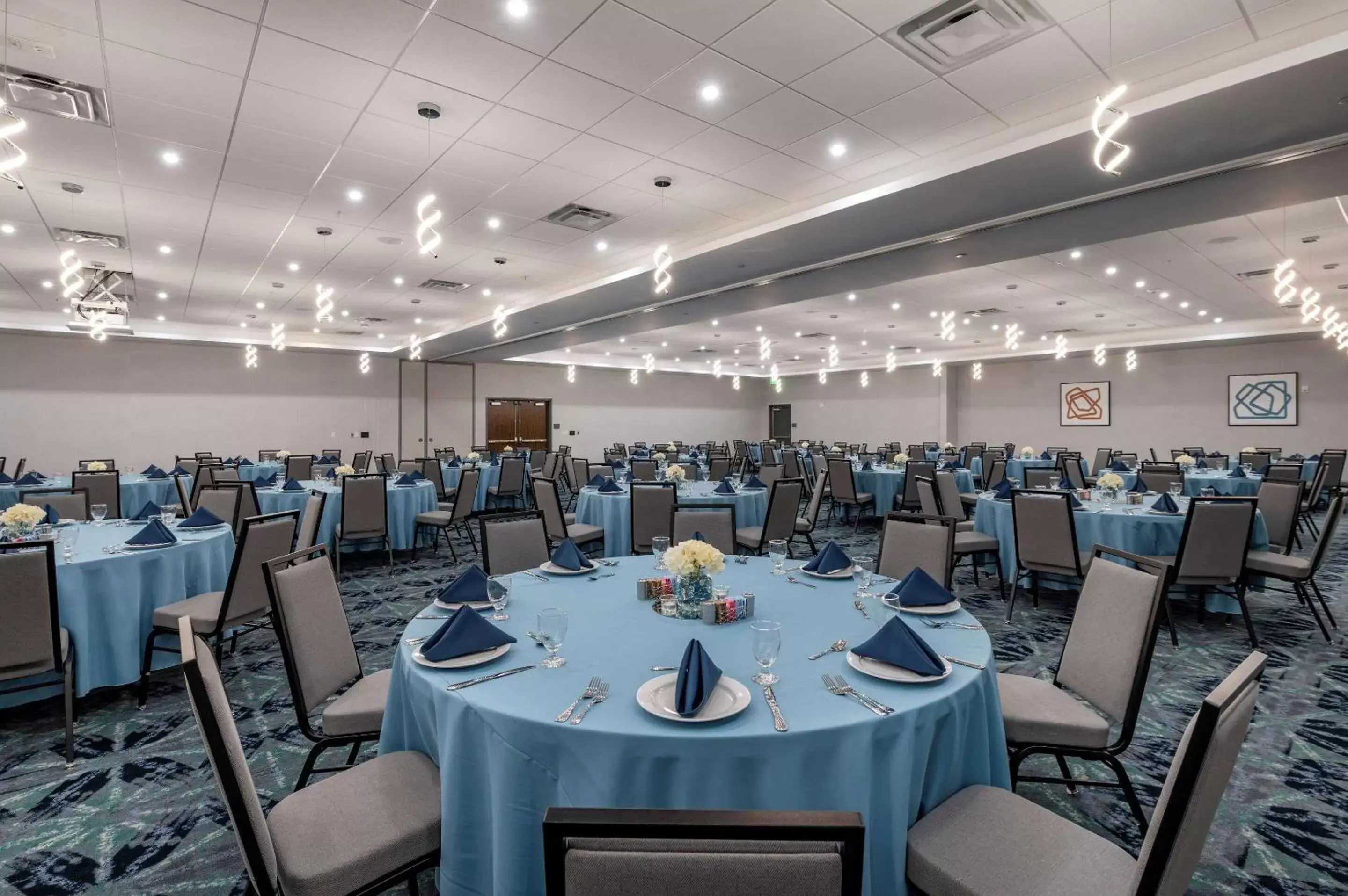 Meeting/conference room, Restaurant/Places to Eat in Cambria Hotel Nashville Airport