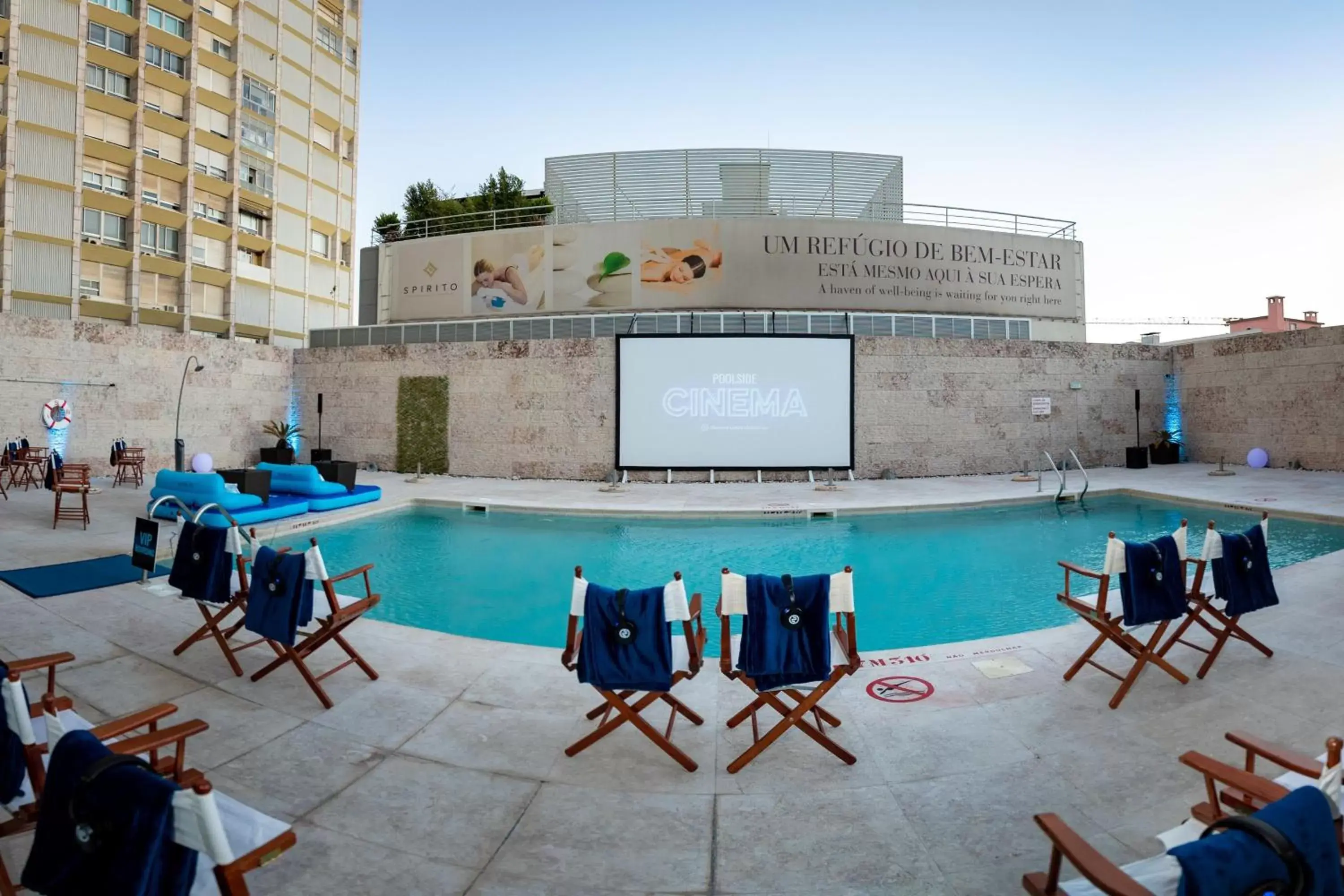 Swimming pool in Sheraton Lisboa Hotel & Spa