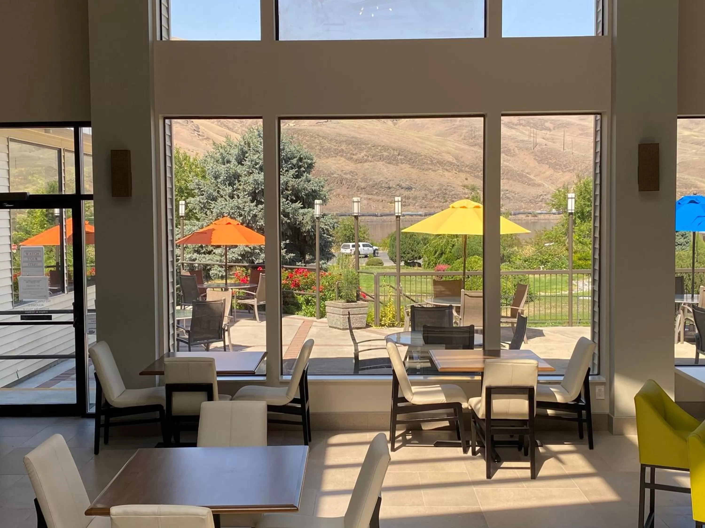 Lounge or bar in Holiday Inn Clarkston - Lewiston by IHG