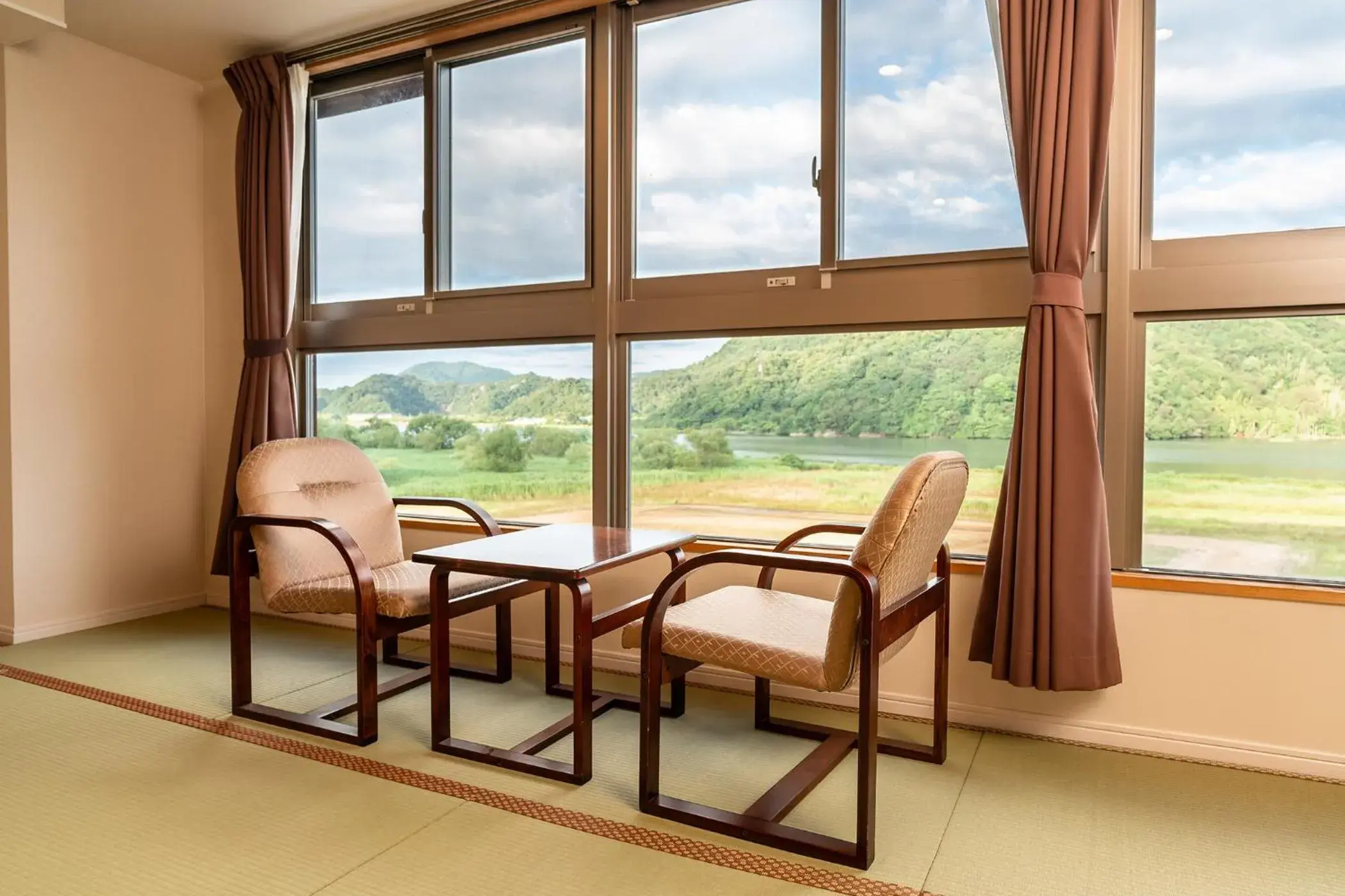 Photo of the whole room, Seating Area in Ooedo Onsen Monogatari Kinosaki