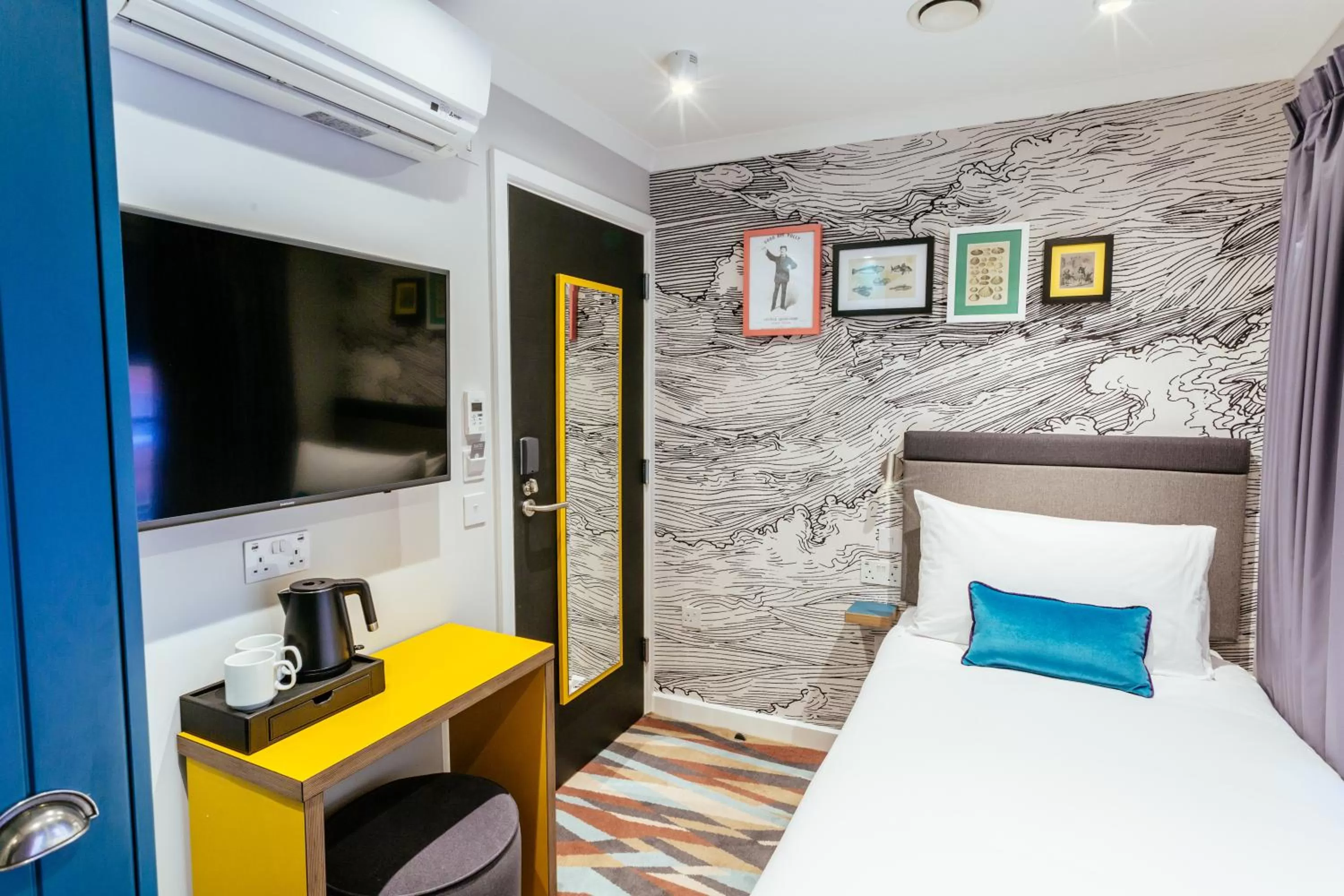 Bed in Oliver Plaza Hotel