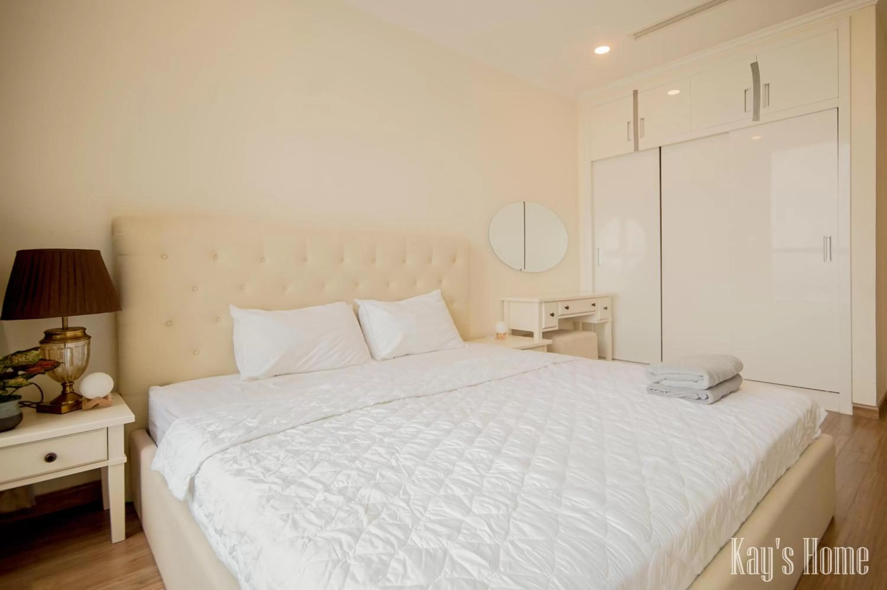 TV and multimedia, Bed in Vinhomes Central Park-Nice Homes