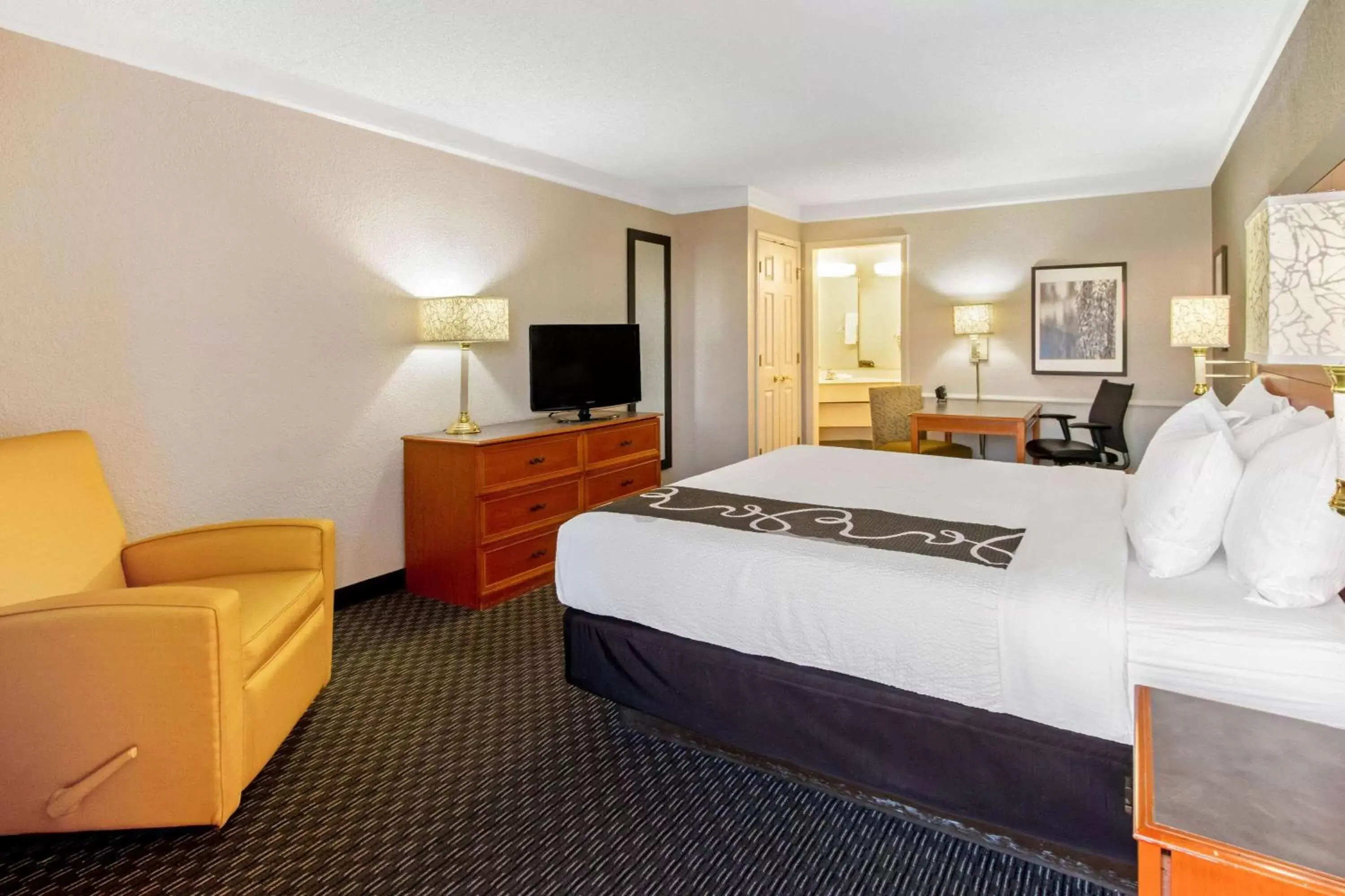 Photo of the whole room, Bed in La Quinta Inn by Wyndham Santa Fe Photo of the whole room, Bed in La Quinta Inn by Wyndham Santa Fe