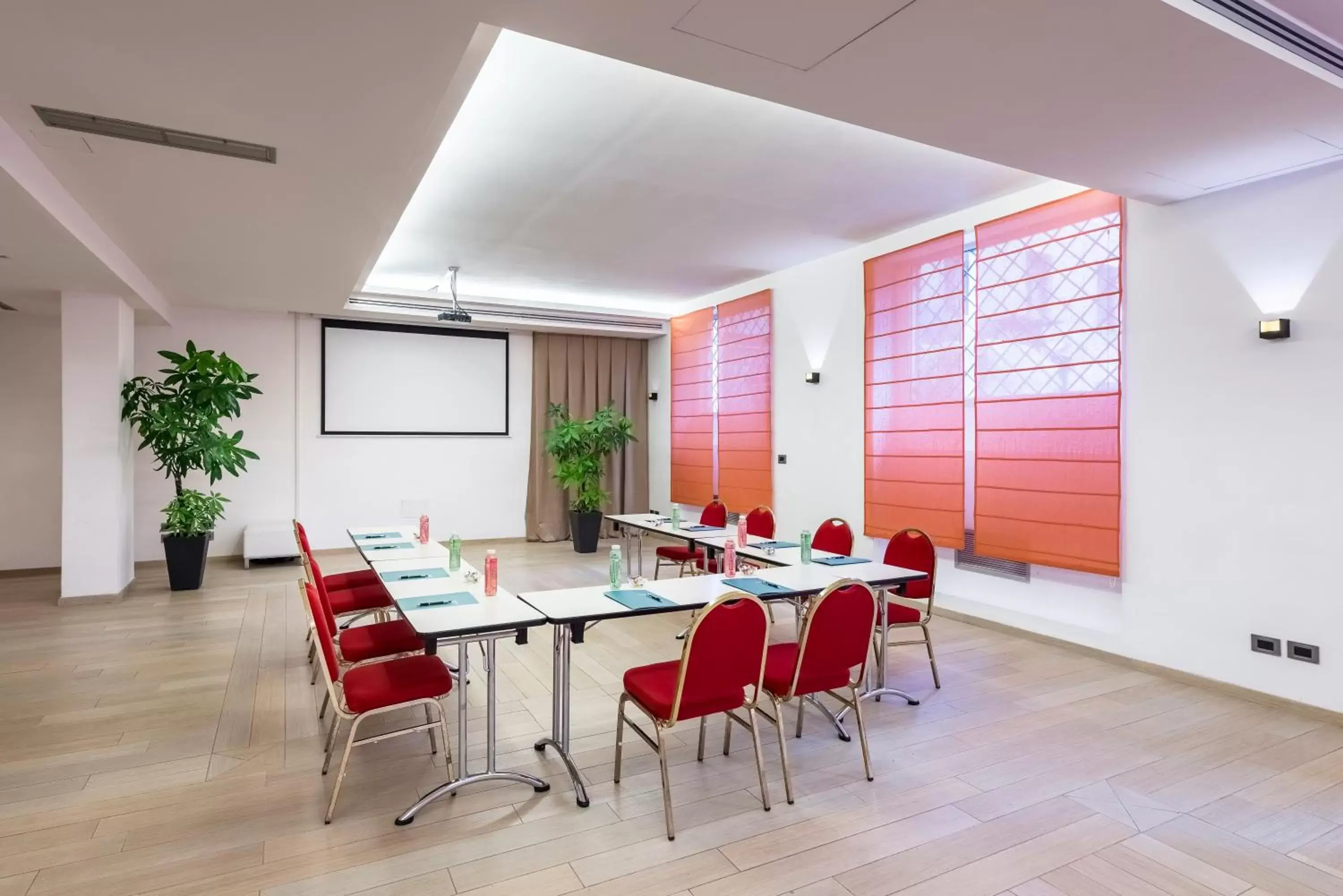 Meeting/conference room in Occidental Aurelia