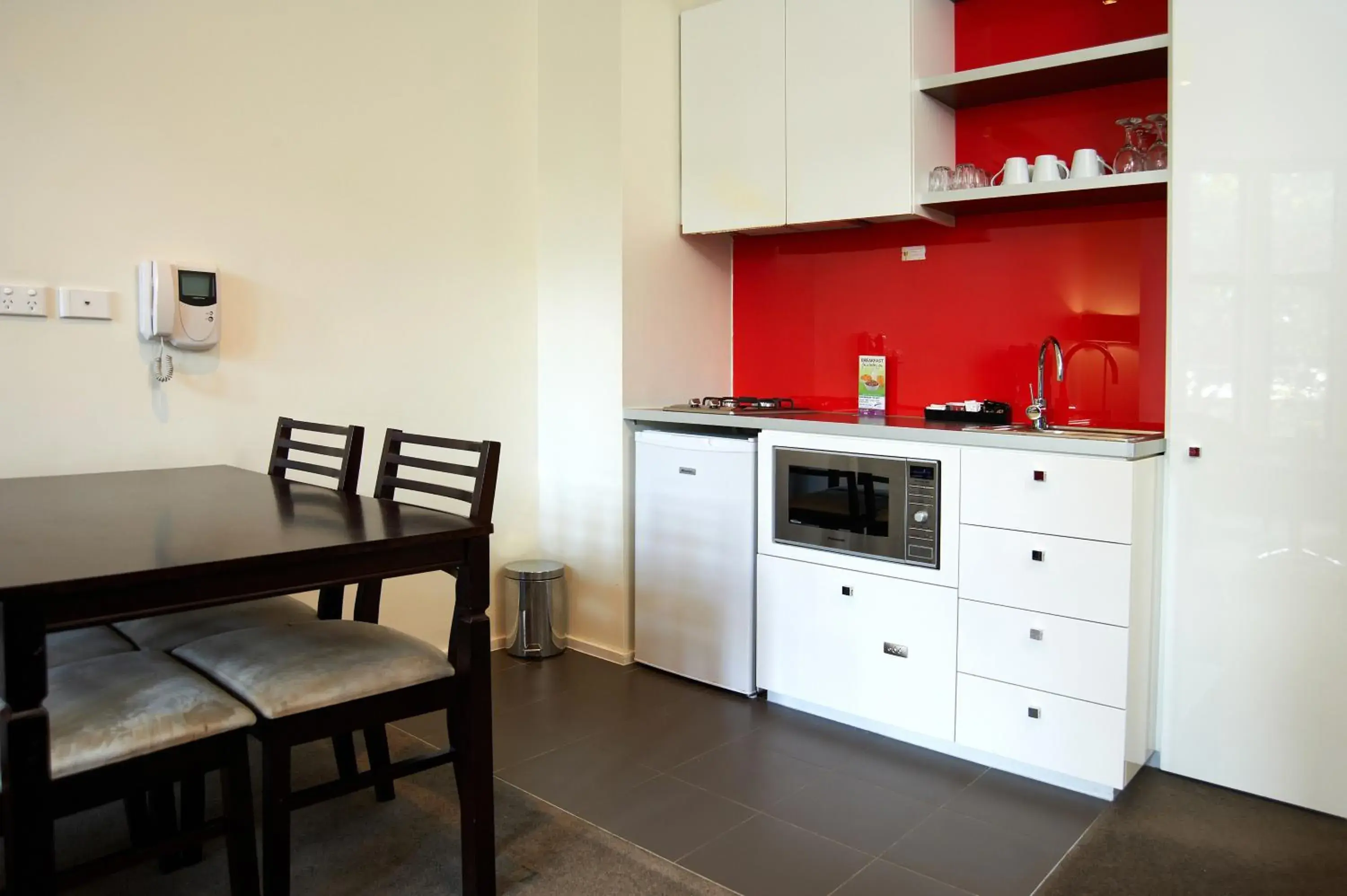 Kitchen or kitchenette, Kitchen/Kitchenette in City Edge on Elizabeth Apartment Hotel