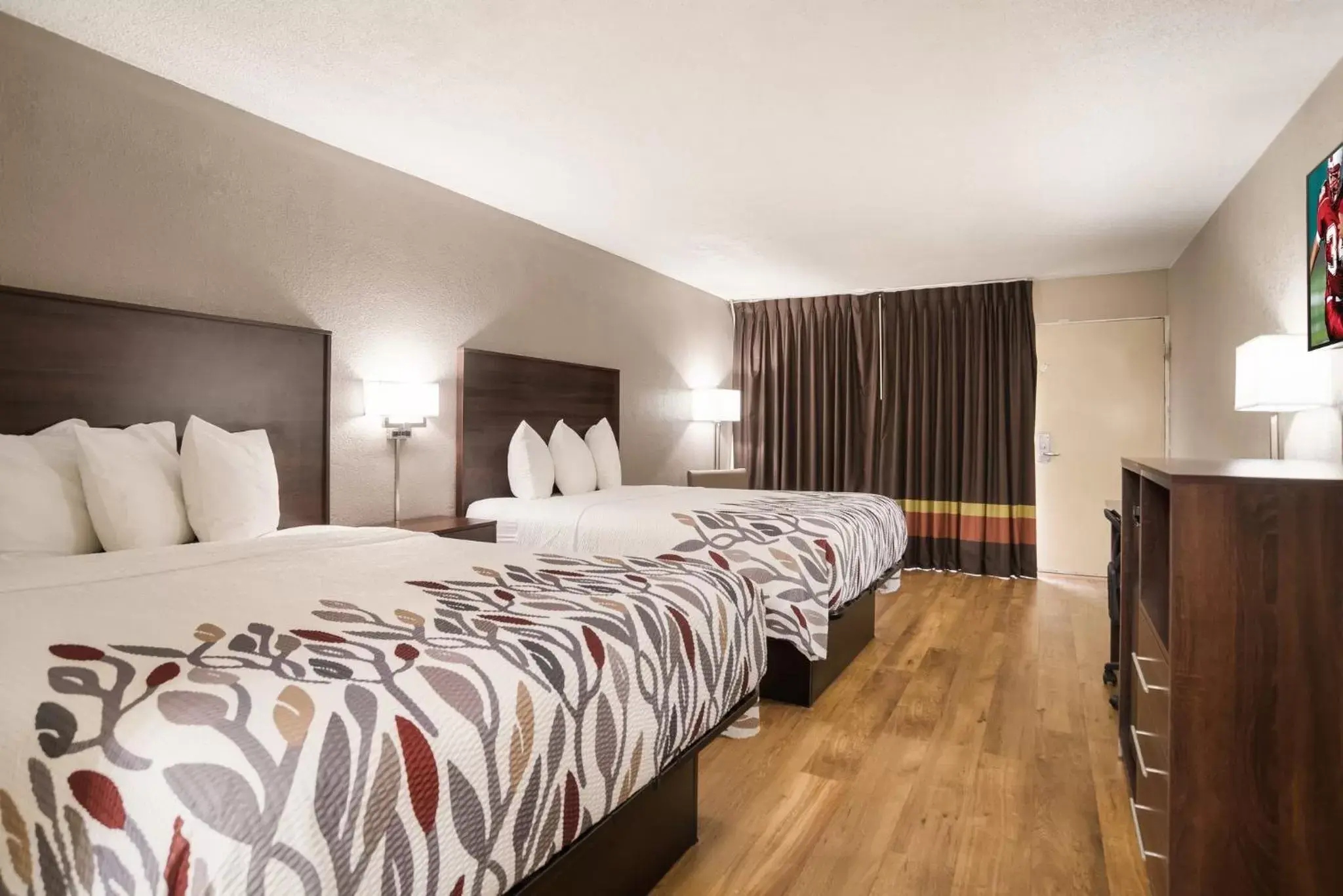 Photo of the whole room, Bed in Red Roof Inn Baltimore South Glen Burnie Photo of the whole room, Bed in Red Roof Inn Baltimore South Glen Burnie