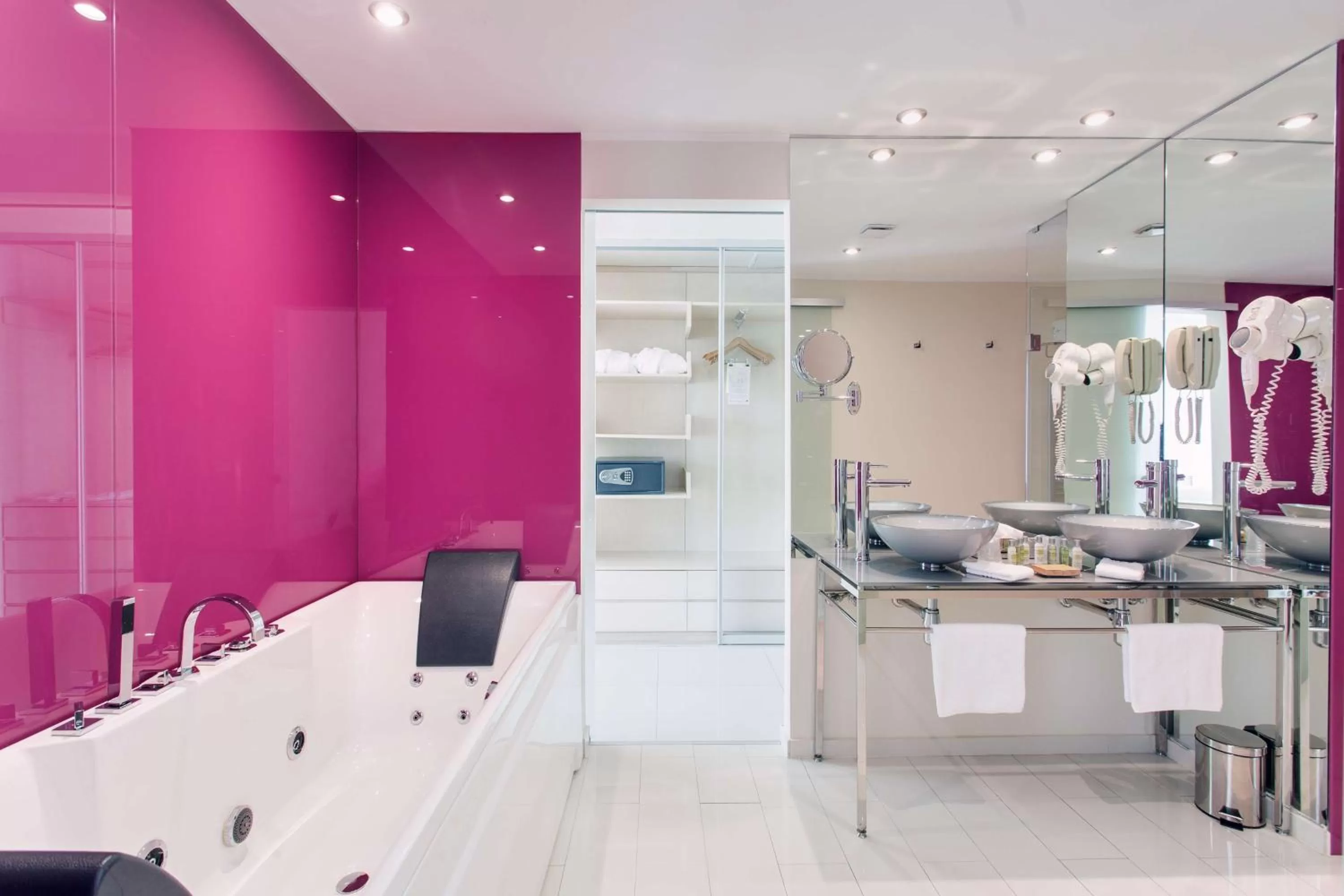 Bathroom in DoubleTree by Hilton Hotel Cluj - City Plaza