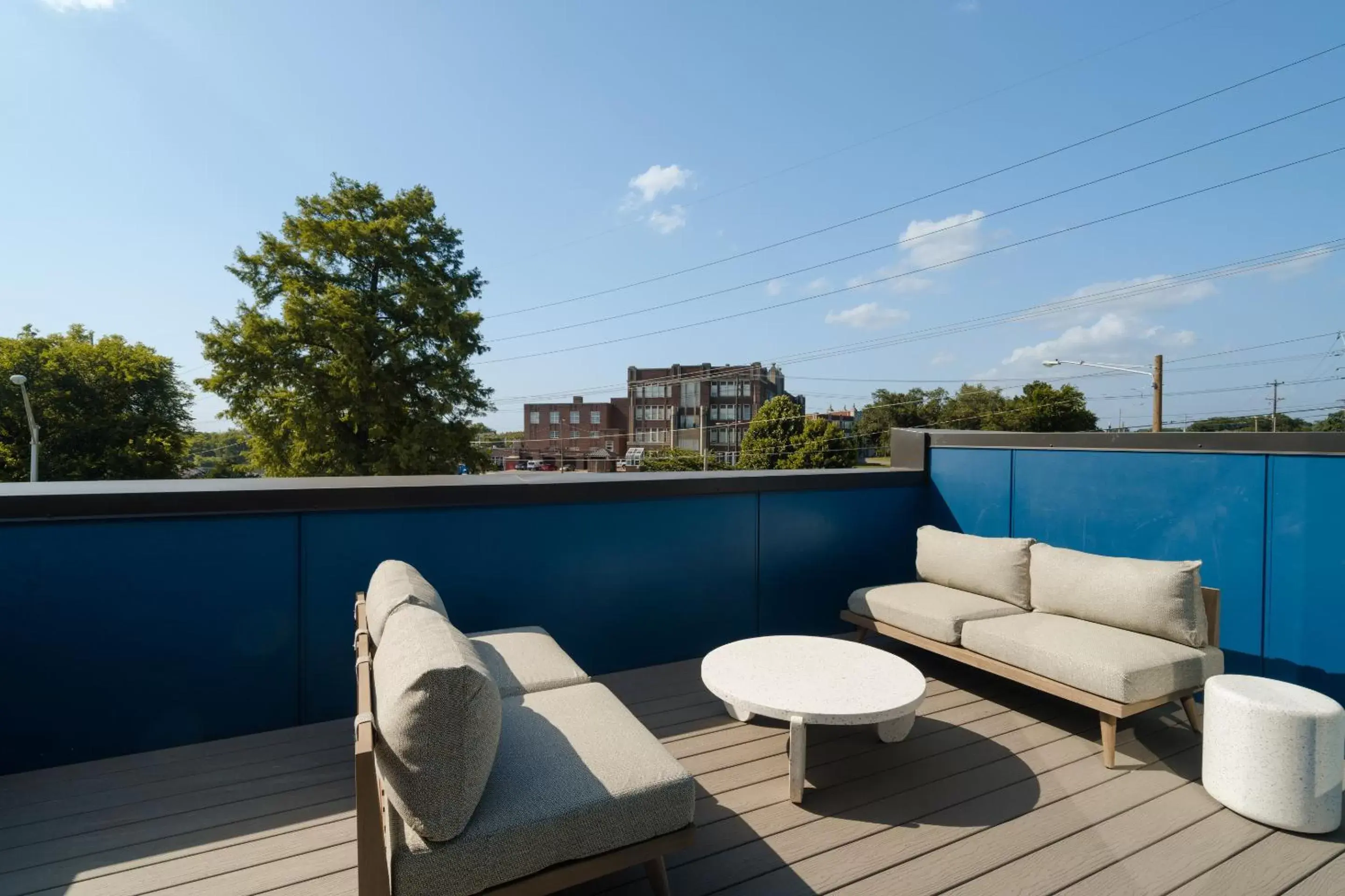 Living room, Balcony/Terrace in Sonder The Hideaway