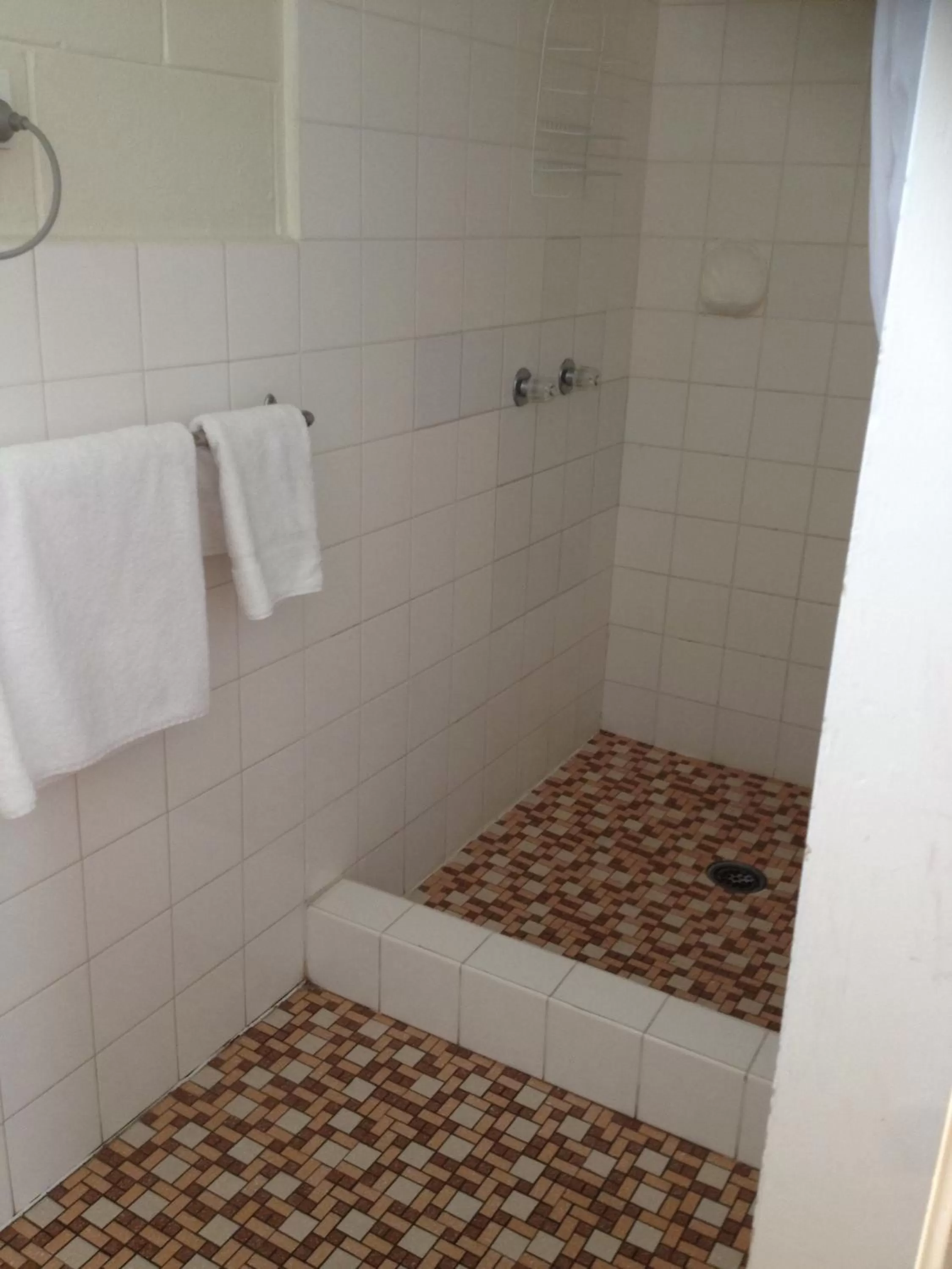 Bathroom in Sunburst Motel