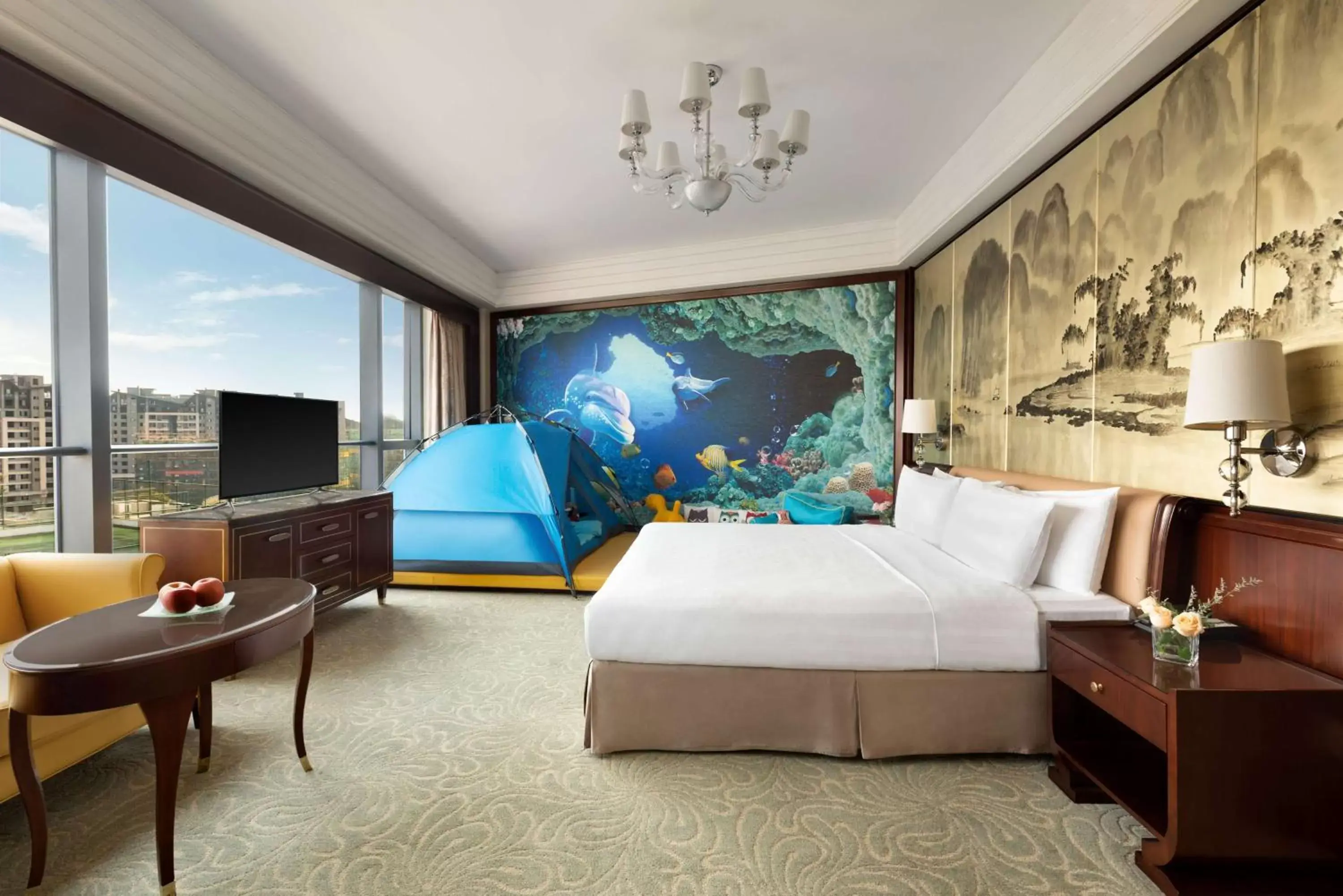 Photo of the whole room, Bed in Shangri-La Guilin