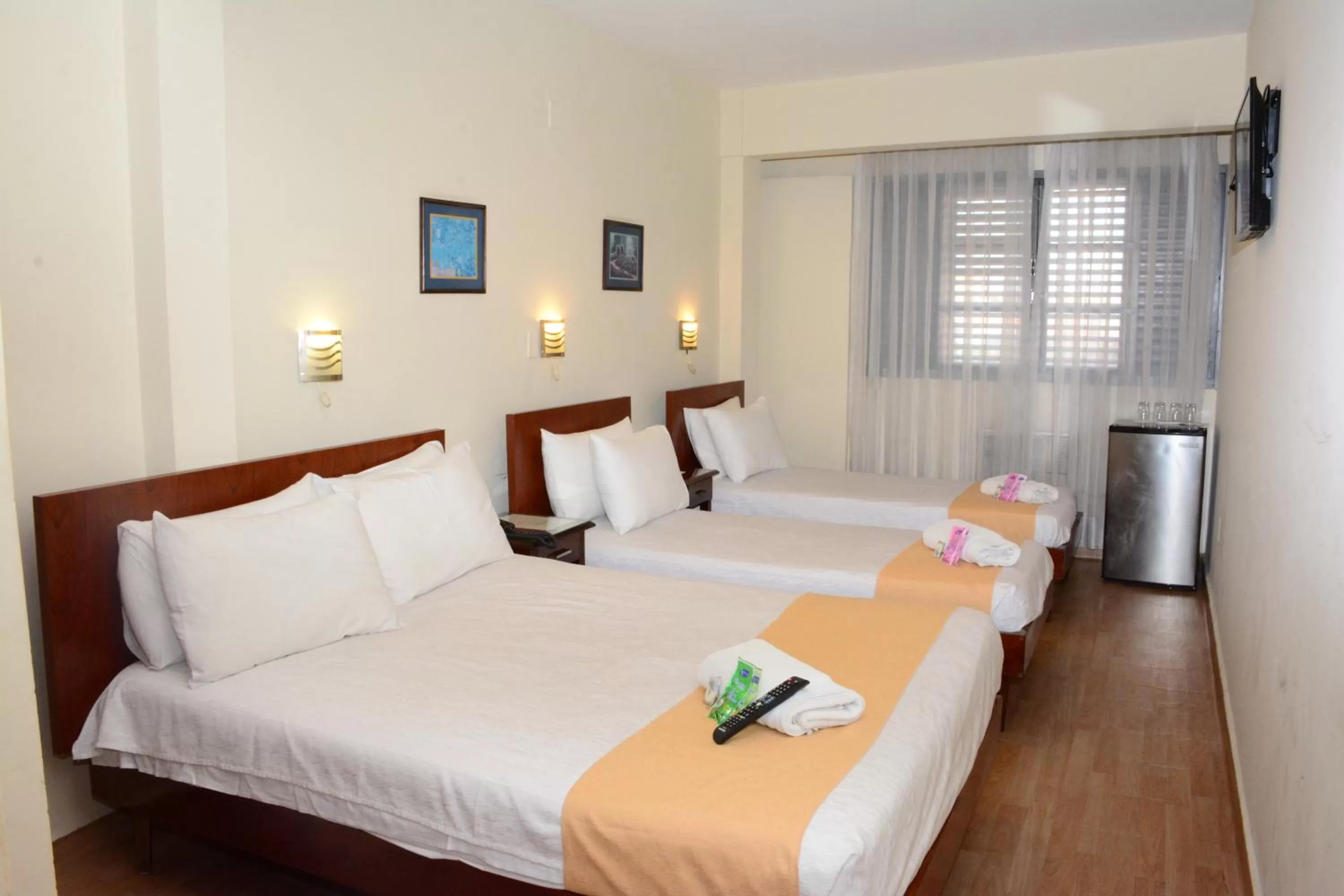 Bedroom, Bed in La Siesta Hotel