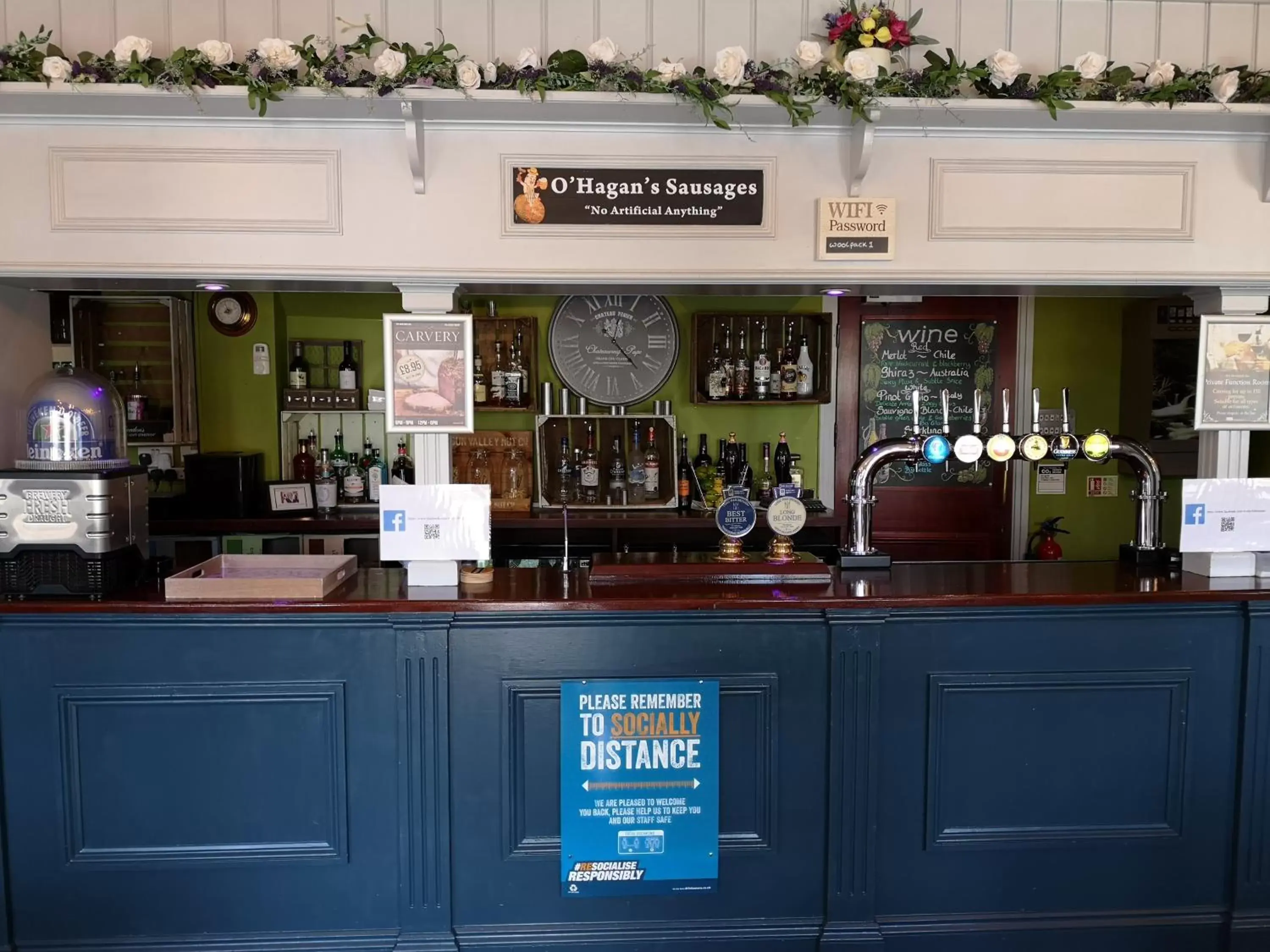 Lounge or bar in Woolpack Inn Lounge or bar in Woolpack Inn