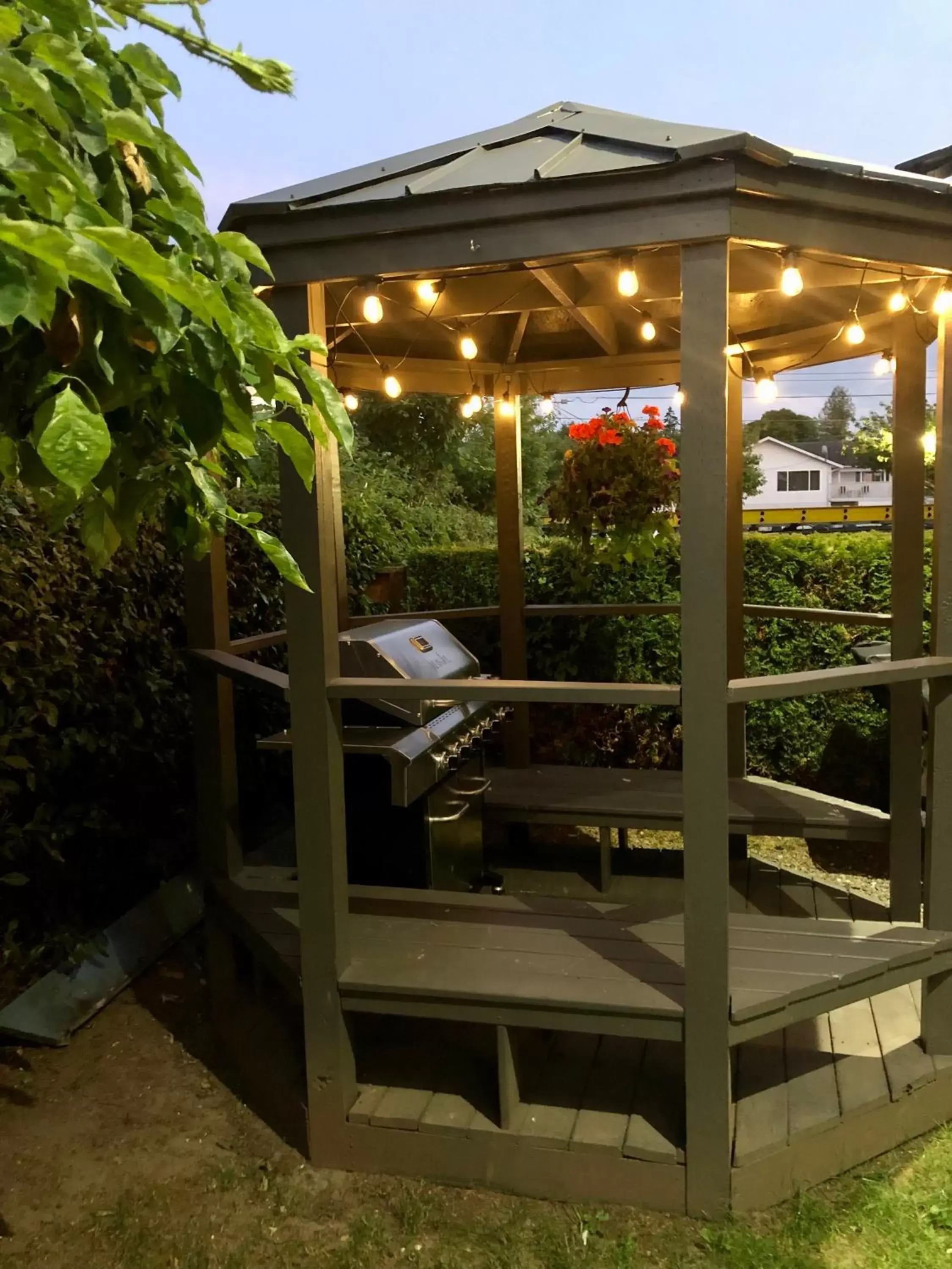 BBQ facilities in Coast Parksville Hotel