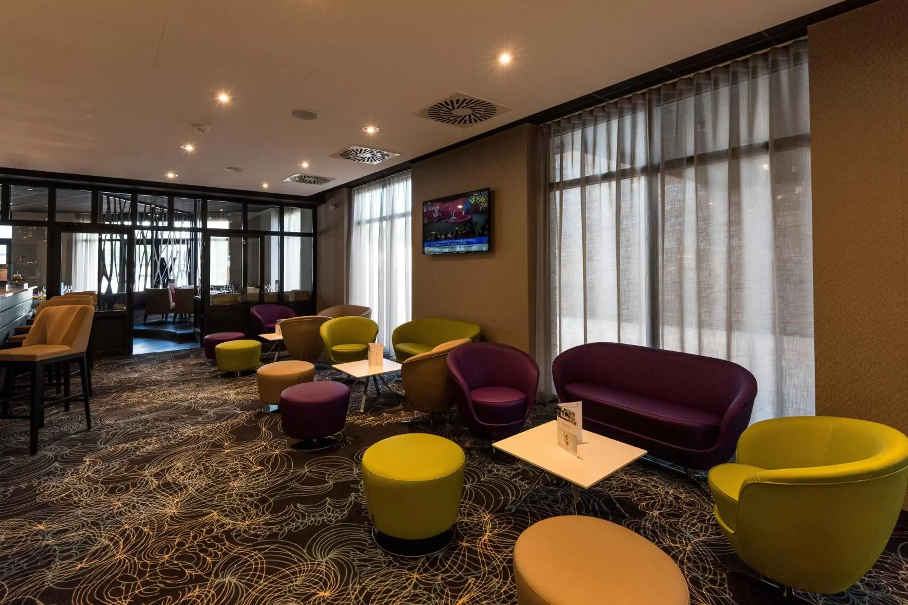 Lounge or bar in Mercure Cherbourg Centre Port