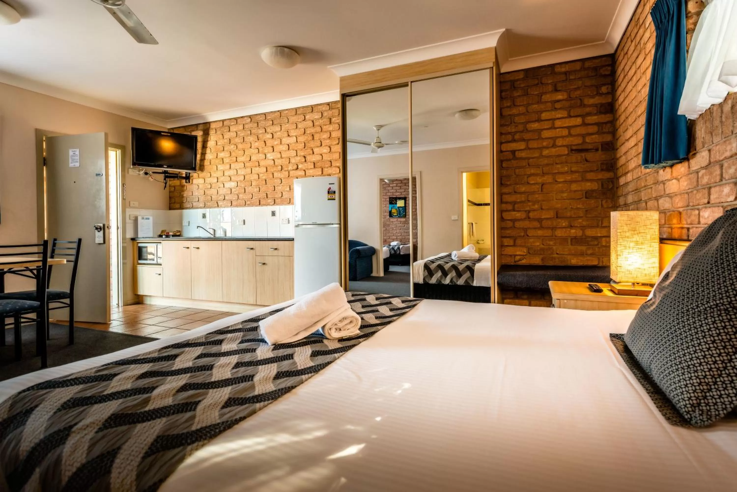 Day, Bed in Park Beach Resort Motel