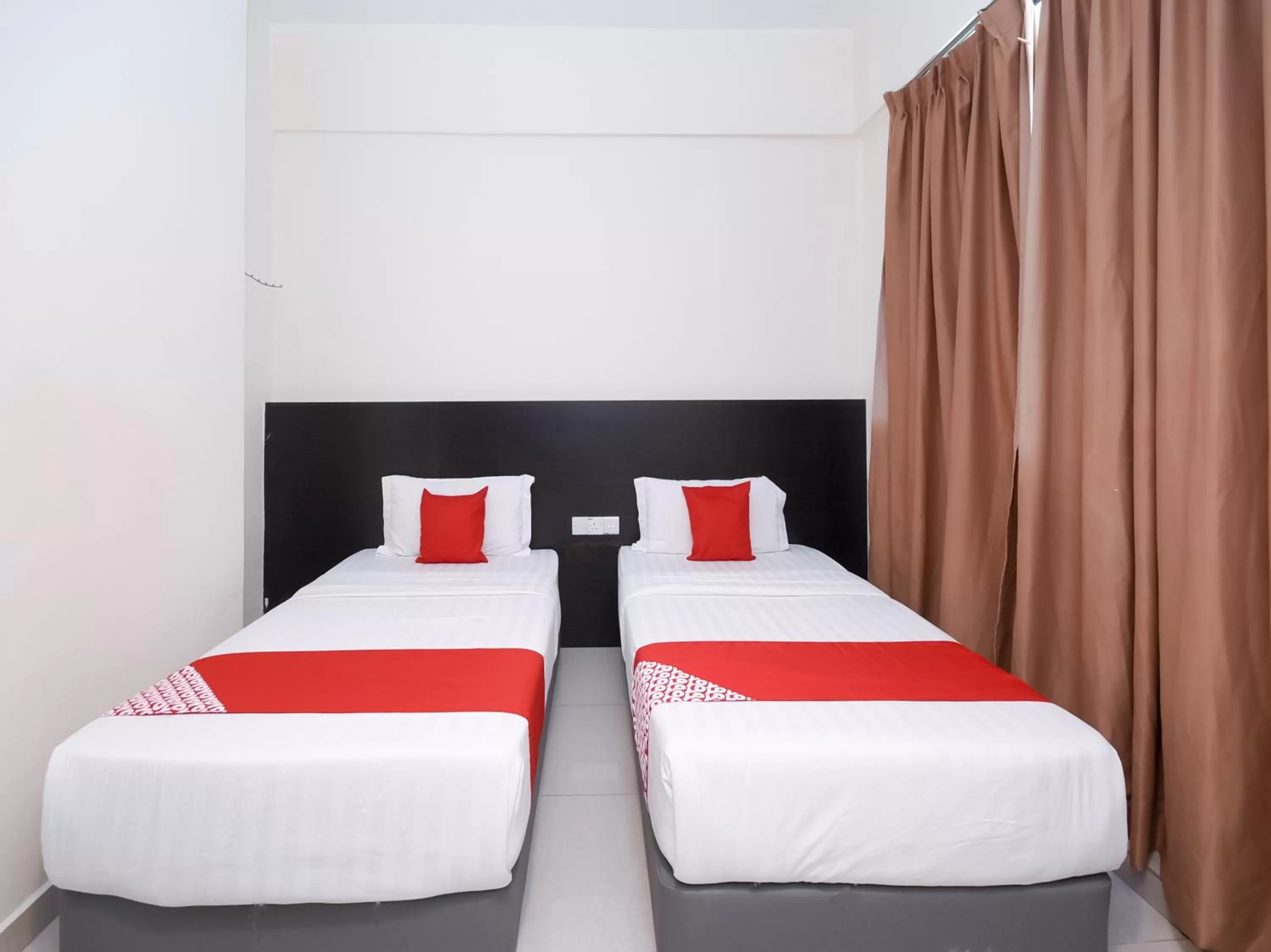 Bedroom, Bed in Kenyalang Suite