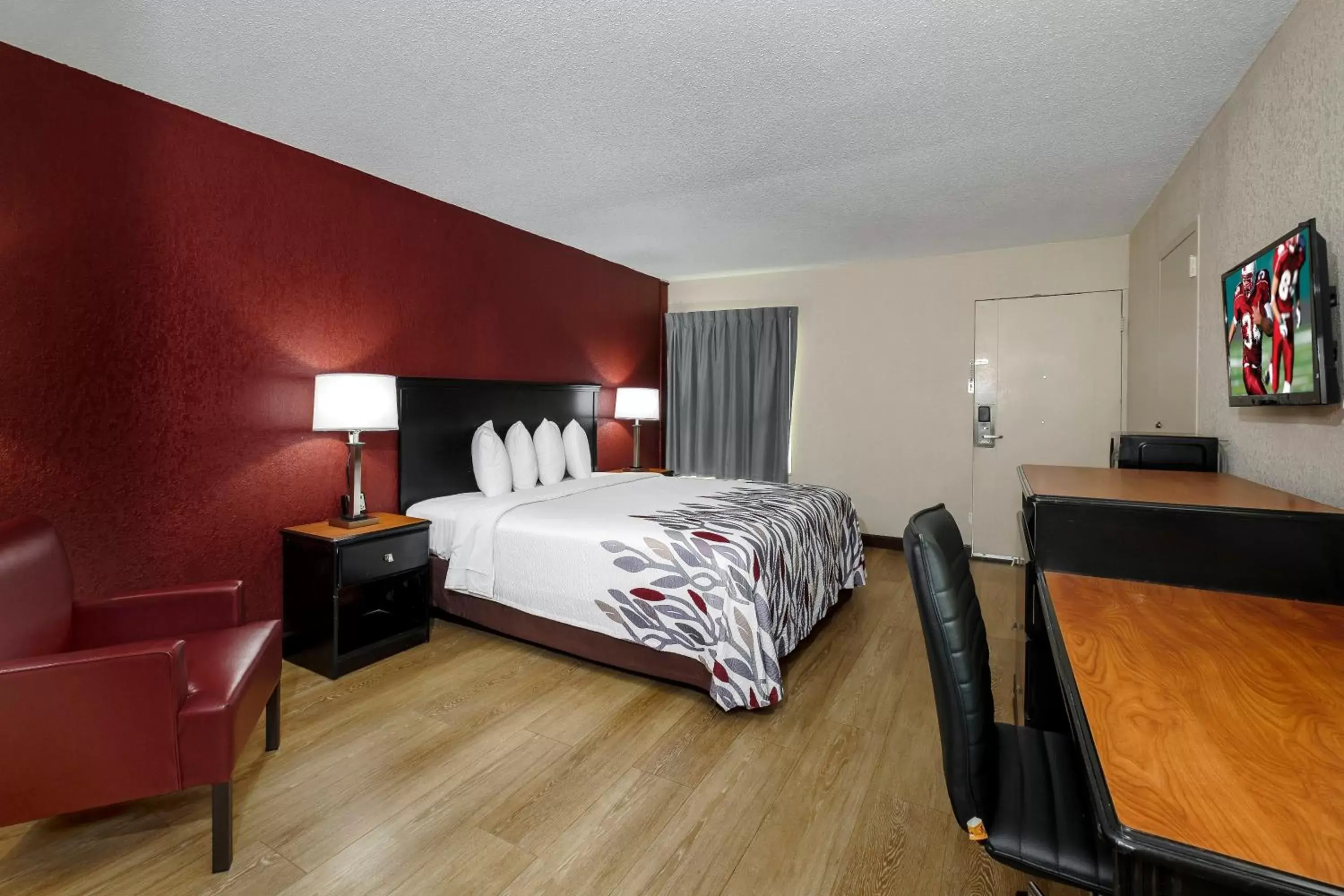 Photo of the whole room in Red Roof Inn Hot Springs